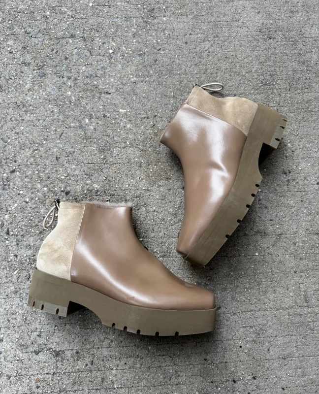 Warehouse Sale - Cuddle Shearling Bootie Sabbia made by COCLICO
