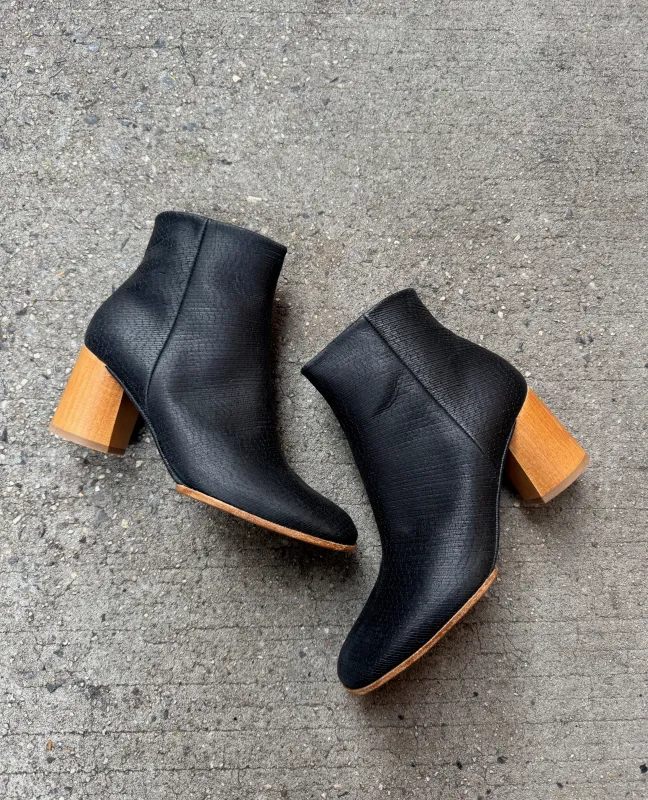 Warehouse Sale - Pekoe Bootie Black sold by COCLICO
