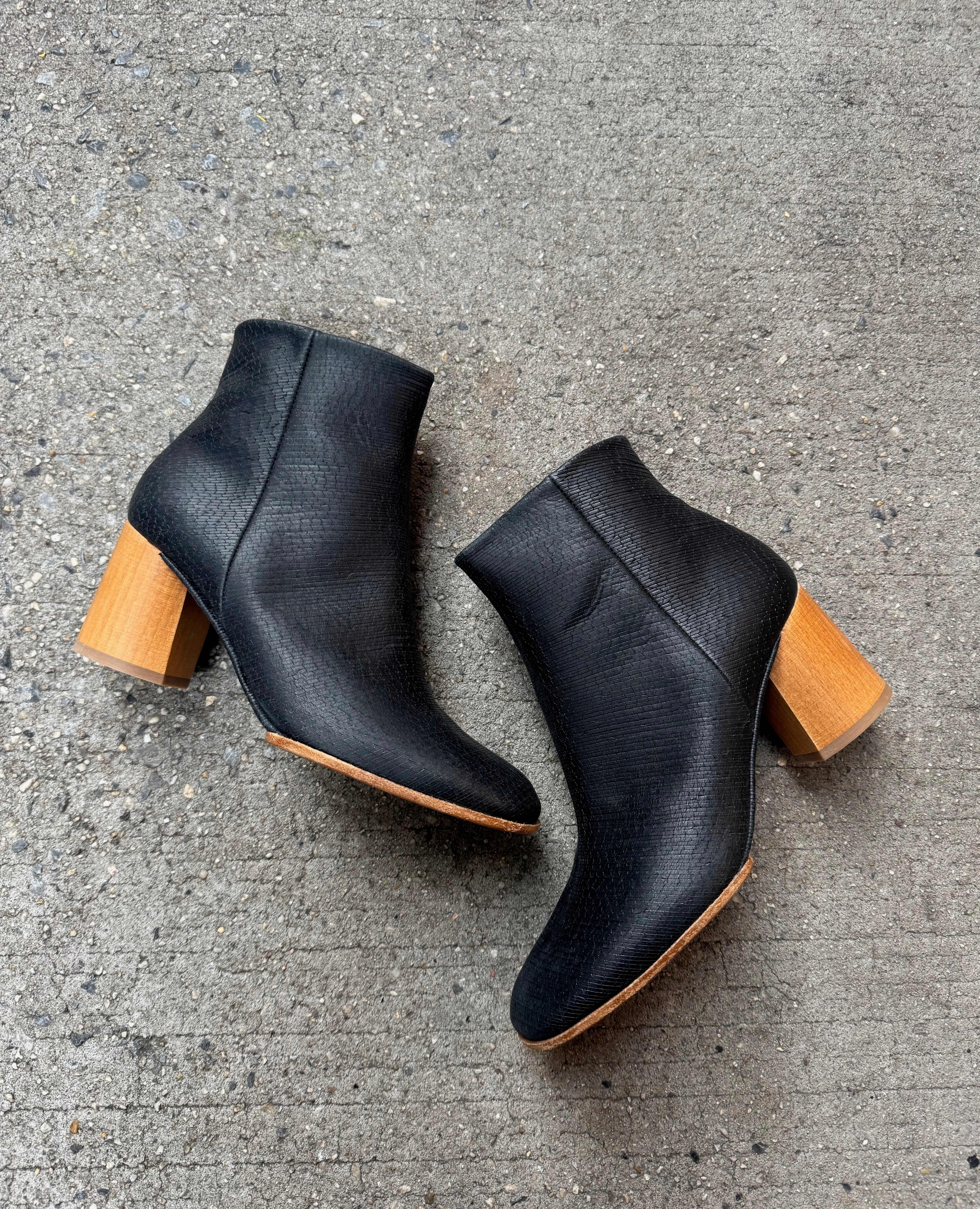 Warehouse Sale - Pekoe Bootie Black sold by COCLICO