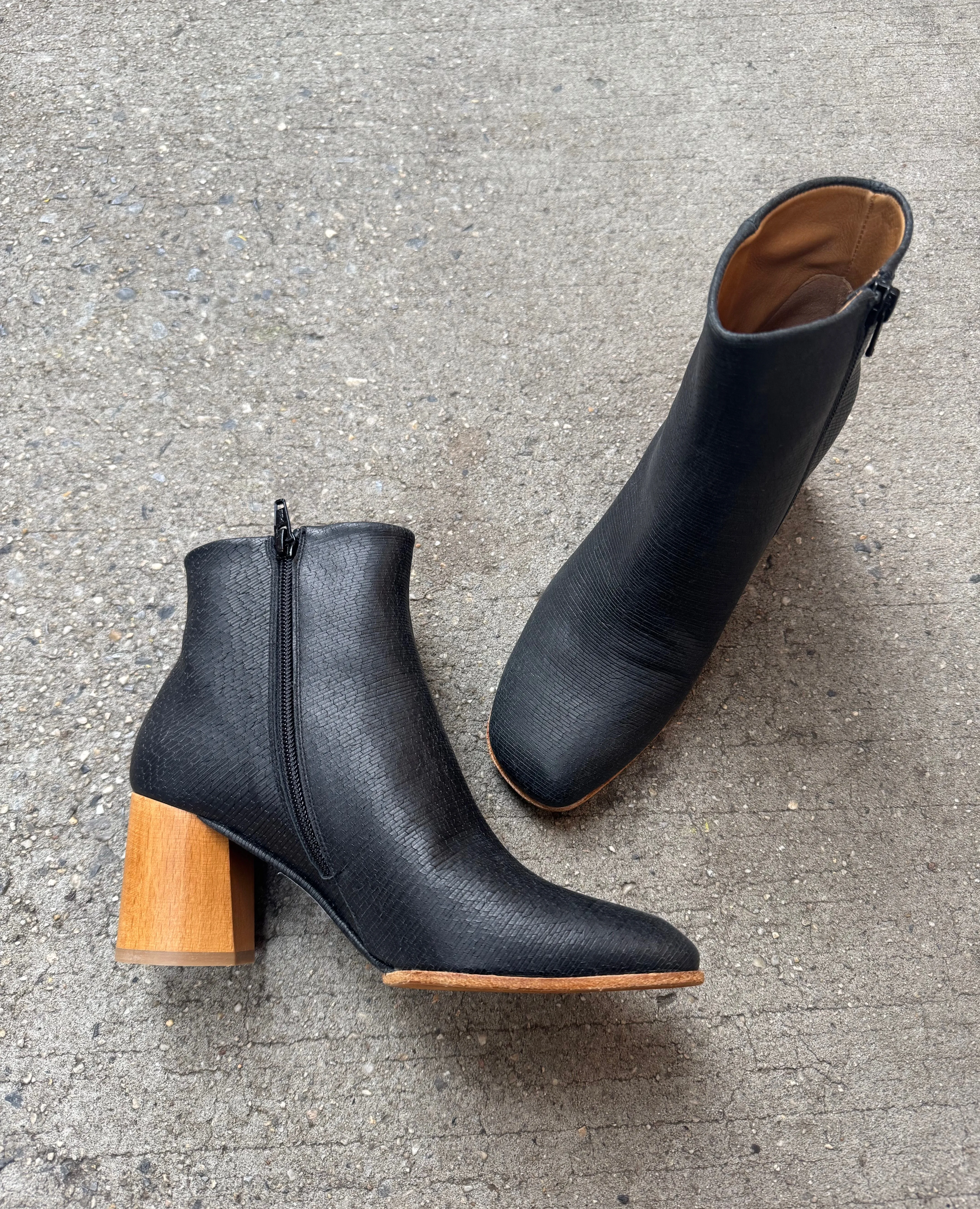 Warehouse Sale - Pekoe Bootie Black sold by COCLICO product image thumbnail 2