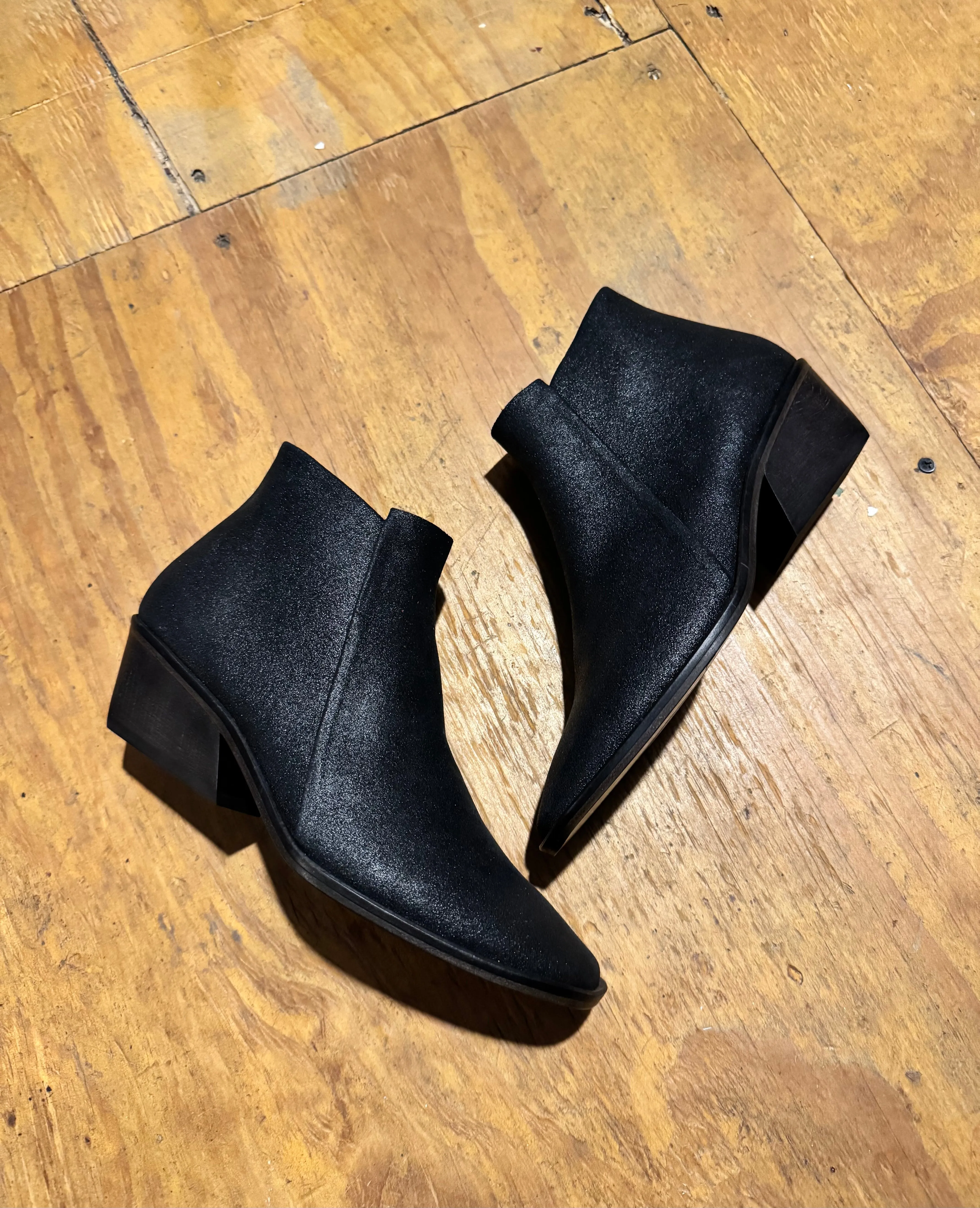 Warehouse Sale - Willow Bootie Metal Black sold by COCLICO