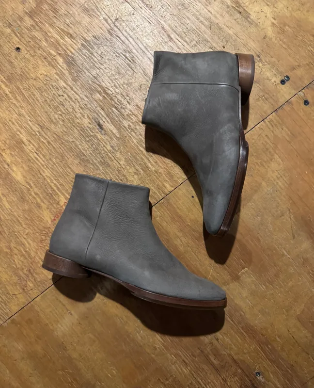 Warehouse Sale - Egg Boot Fog sold by COCLICO