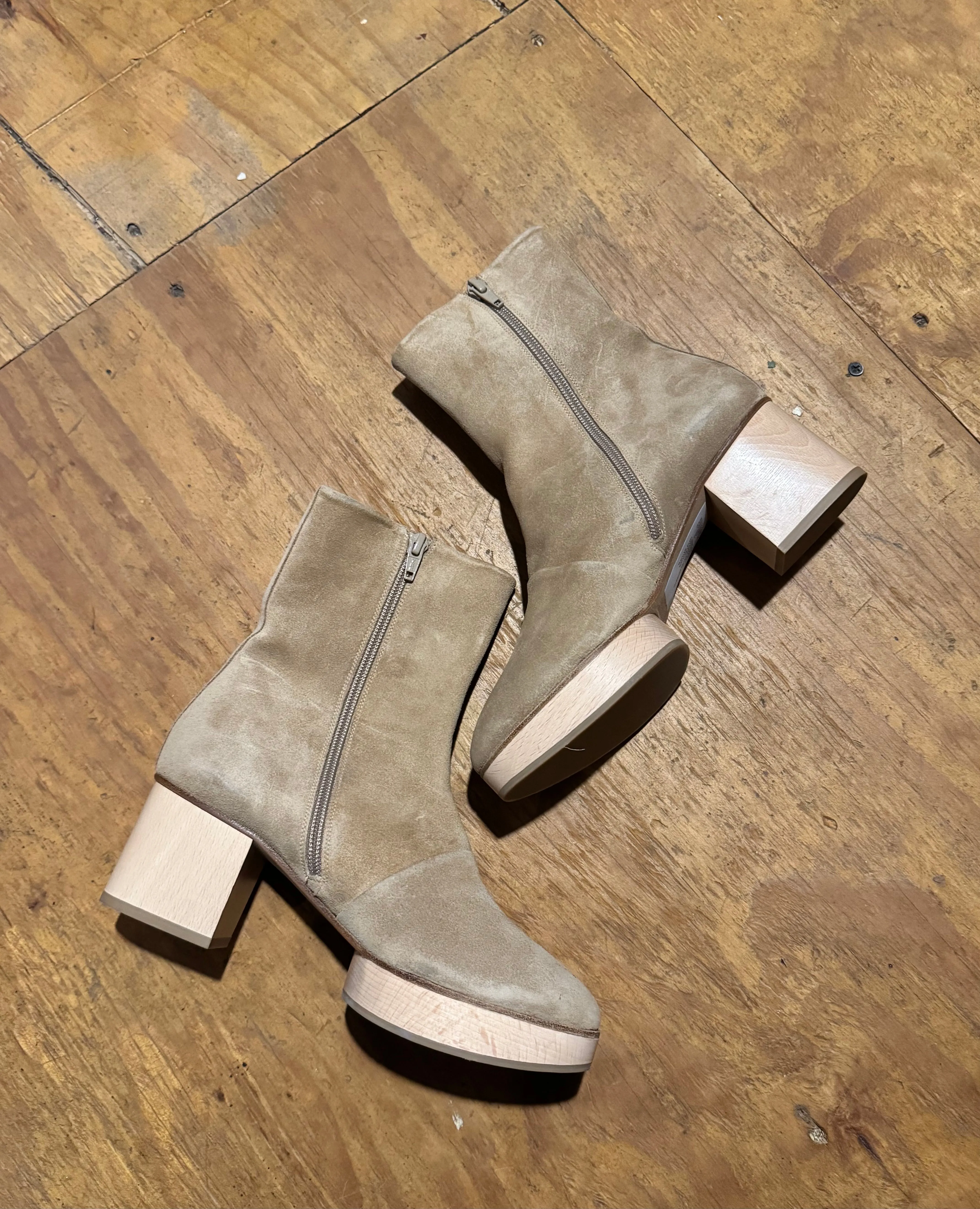 Warehouse Sale - Vino Boot Biscuit sold by COCLICO product image thumbnail 2