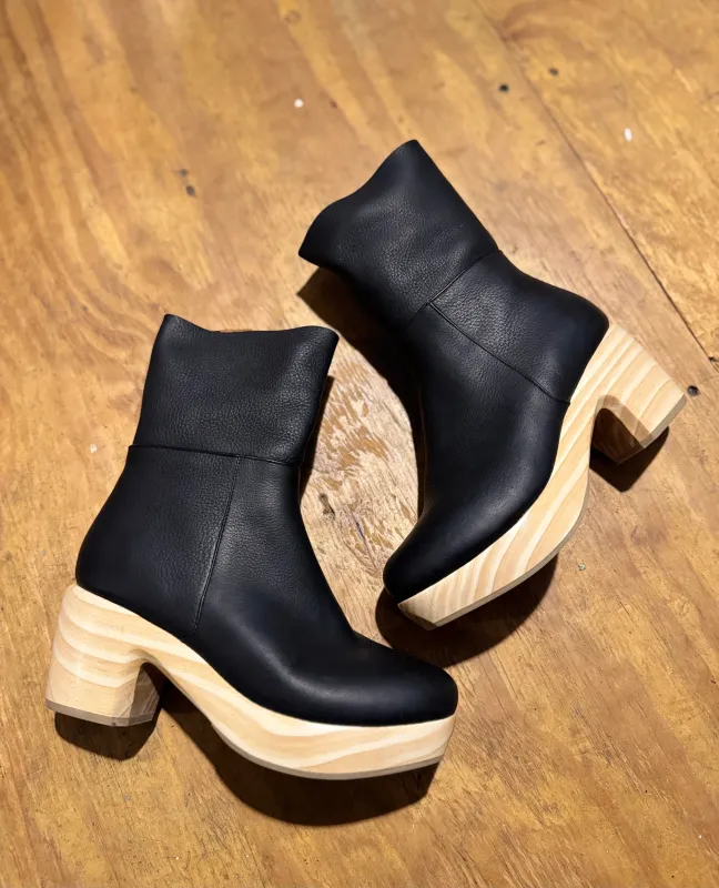Warehouse Sale - Ode Clog Boot Black sold by COCLICO