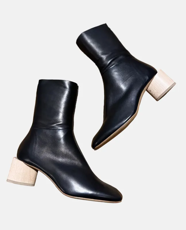 Warehouse Sale - Ida Boot Black Natural Heel sold by COCLICO