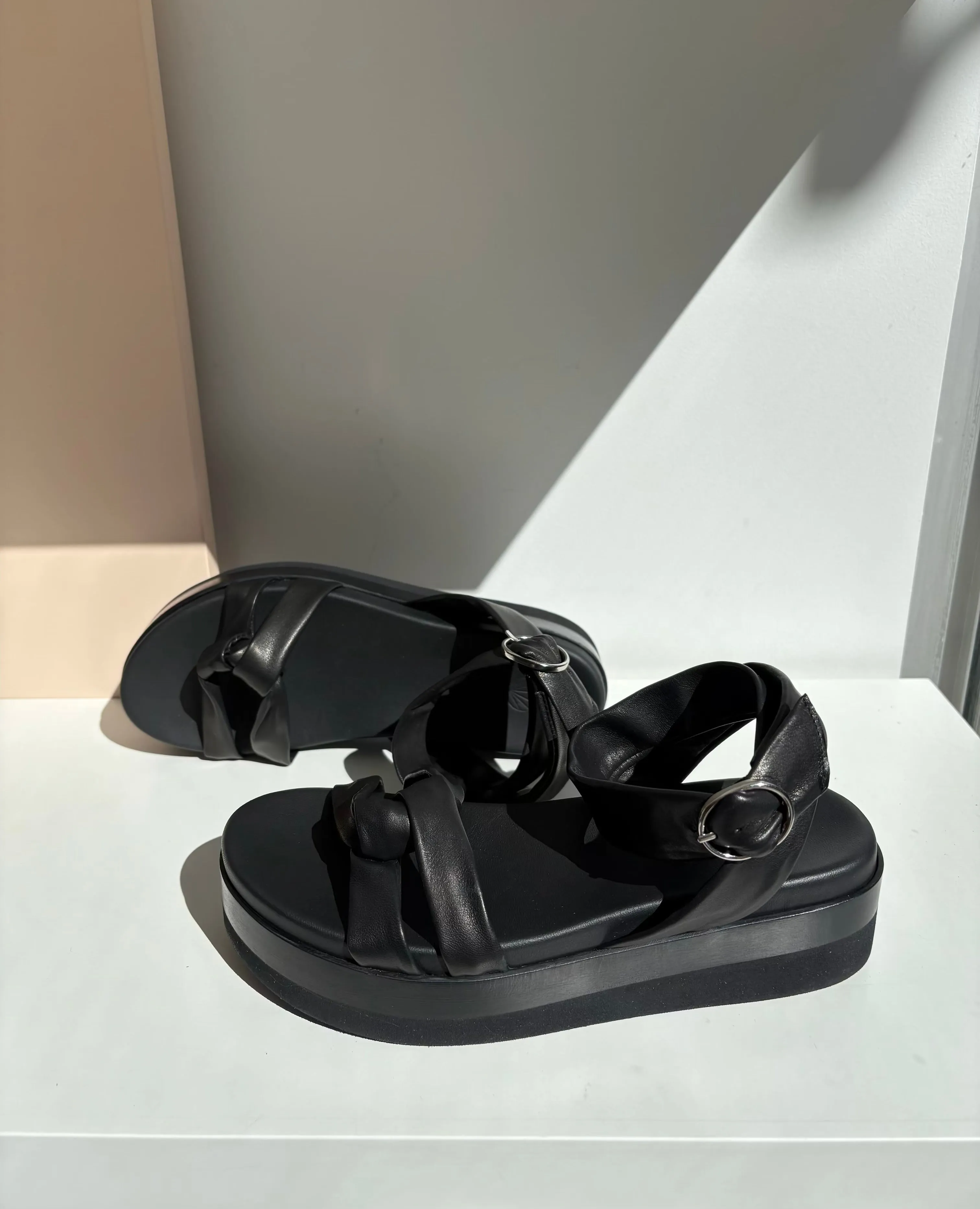 Daring Wedge sold by COCLICO product image thumbnail 2