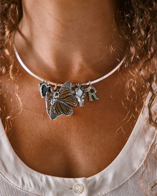 Collet Neck Collar sold by Consuela