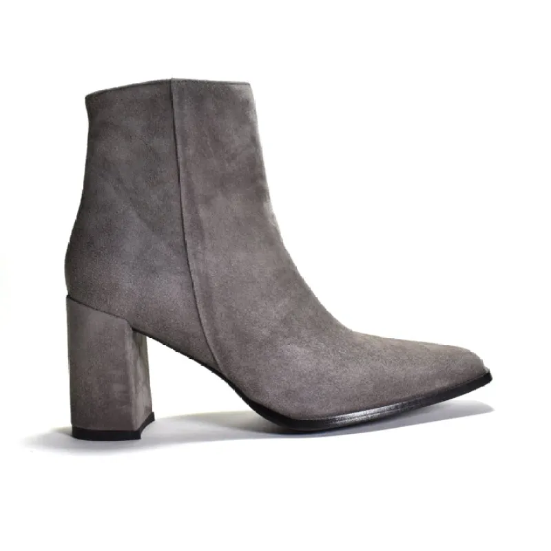 Nancy (sample) sold by Cordani