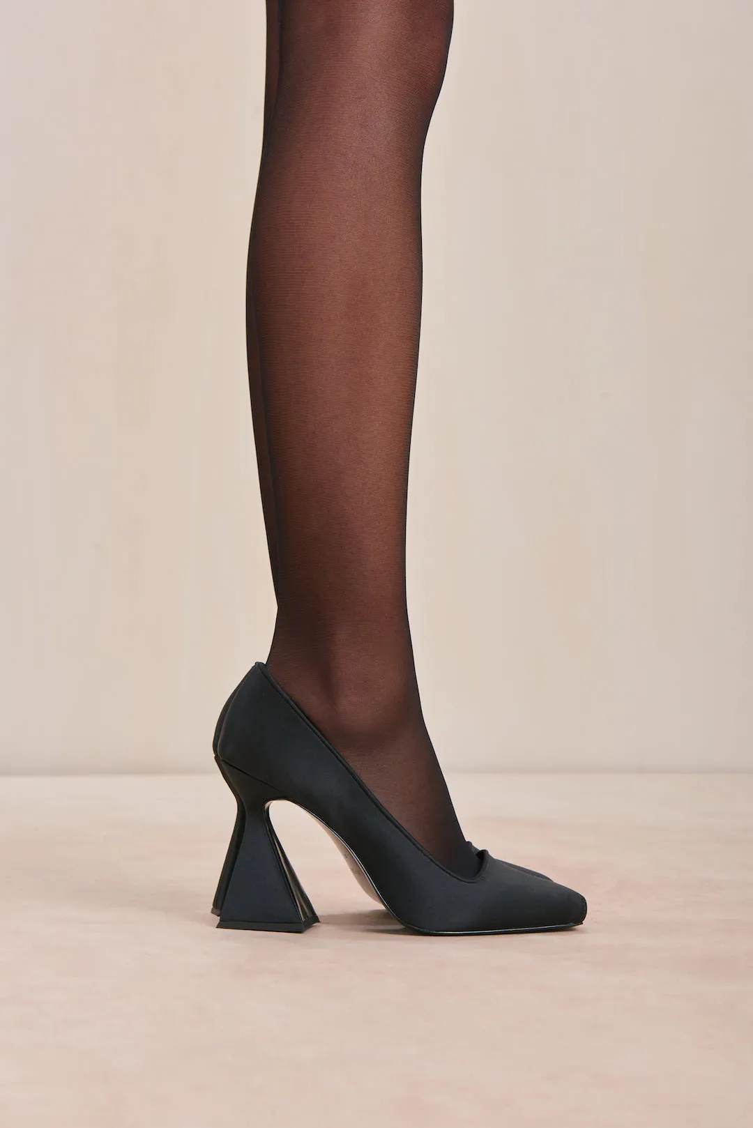 LUIZA PUMP - BLACK sold by cult gaia product image thumbnail 4
