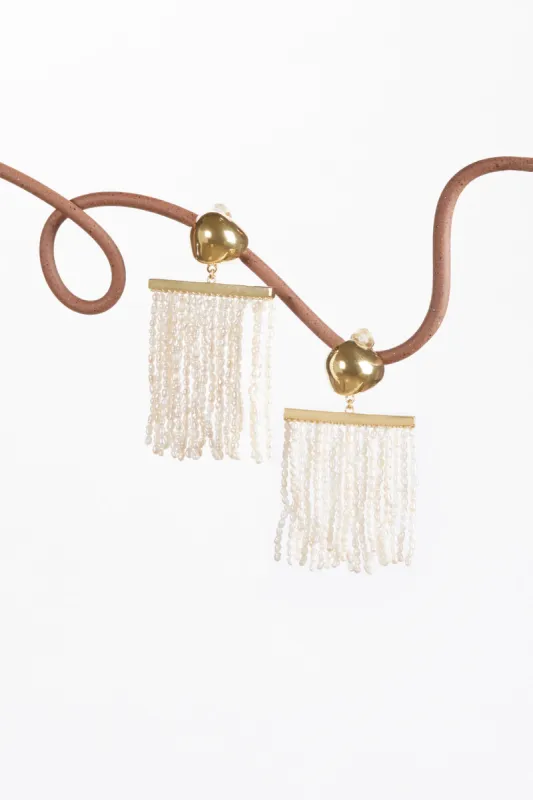 FARAH PEARL EARRING - GOLD sold by cult gaia