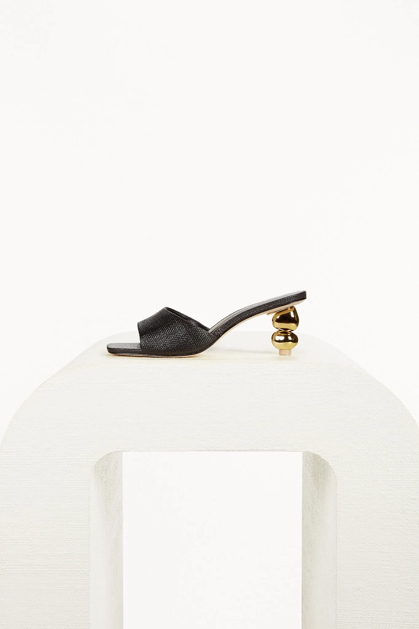 GIGI SANDAL - BLACK sold by cult gaia