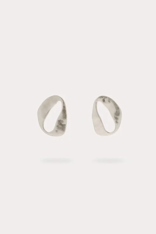 RUE MINI EARRING - ANTIQUE SILVER sold by Cult Gaia