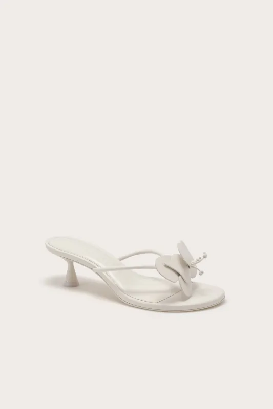 ADDISON SANDAL - ANTIQUE WHITE made by Cult Gaia