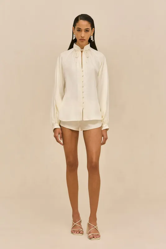 PEARL SHORT - OFF WHITE made by Cult Gaia