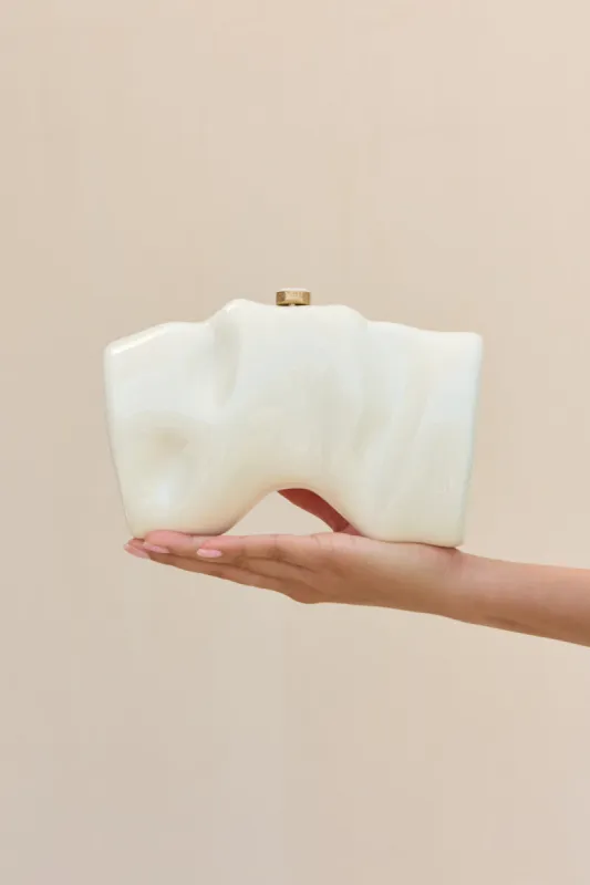 SCRUNCH CLUTCH - WHITE sold by Cult Gaia