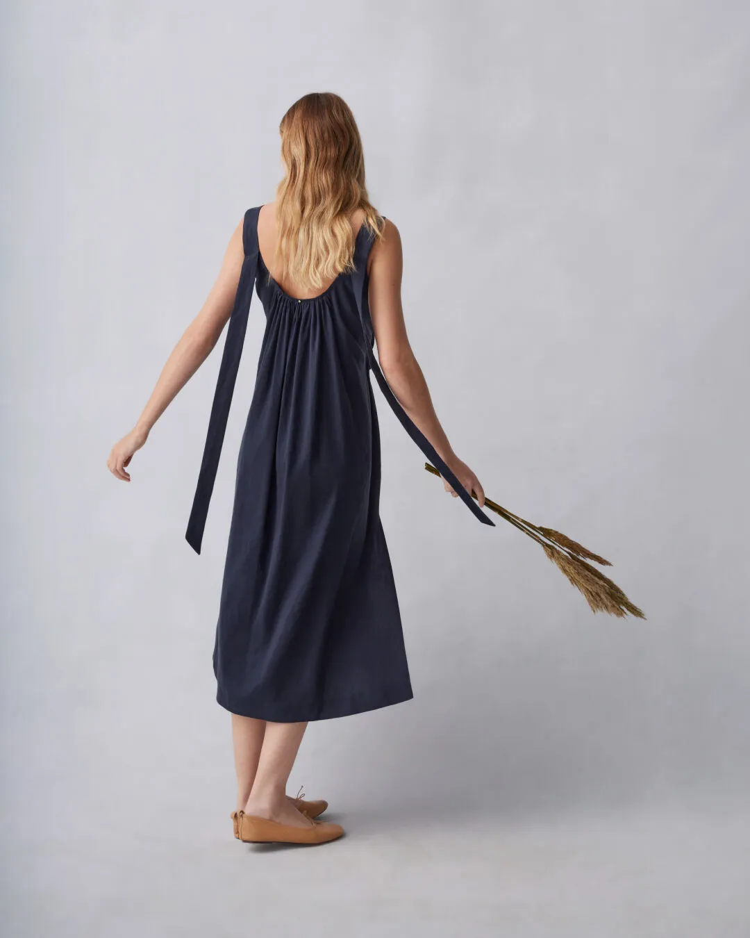 Linen Gathered Back Dress sold by Cuyana product image thumbnail 4