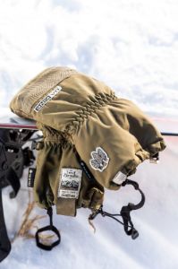 Team Excursion GORE-TEX Mitt - W21 sold by Dakine