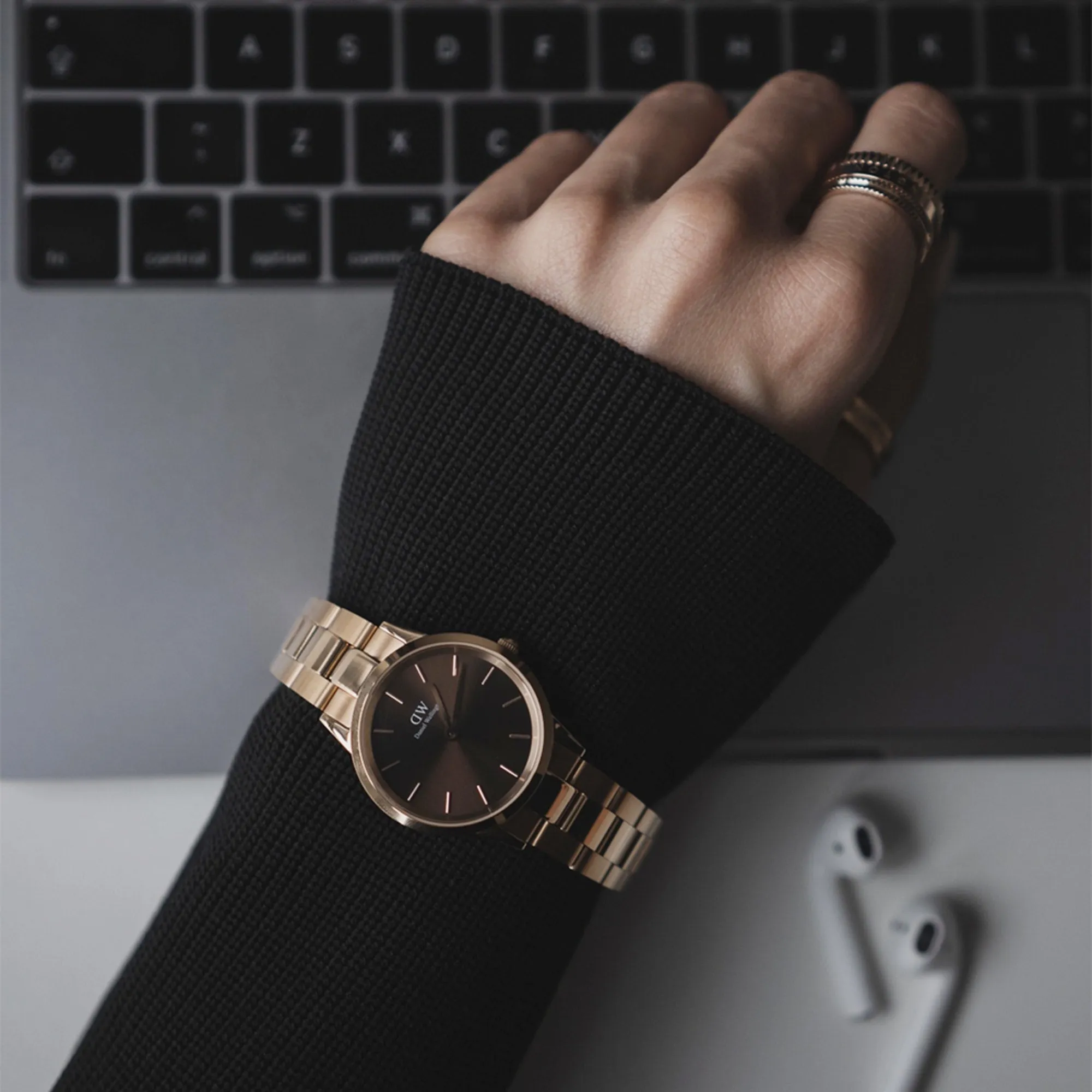 Iconic Link Amber sold by Daniel Wellington product image thumbnail 2