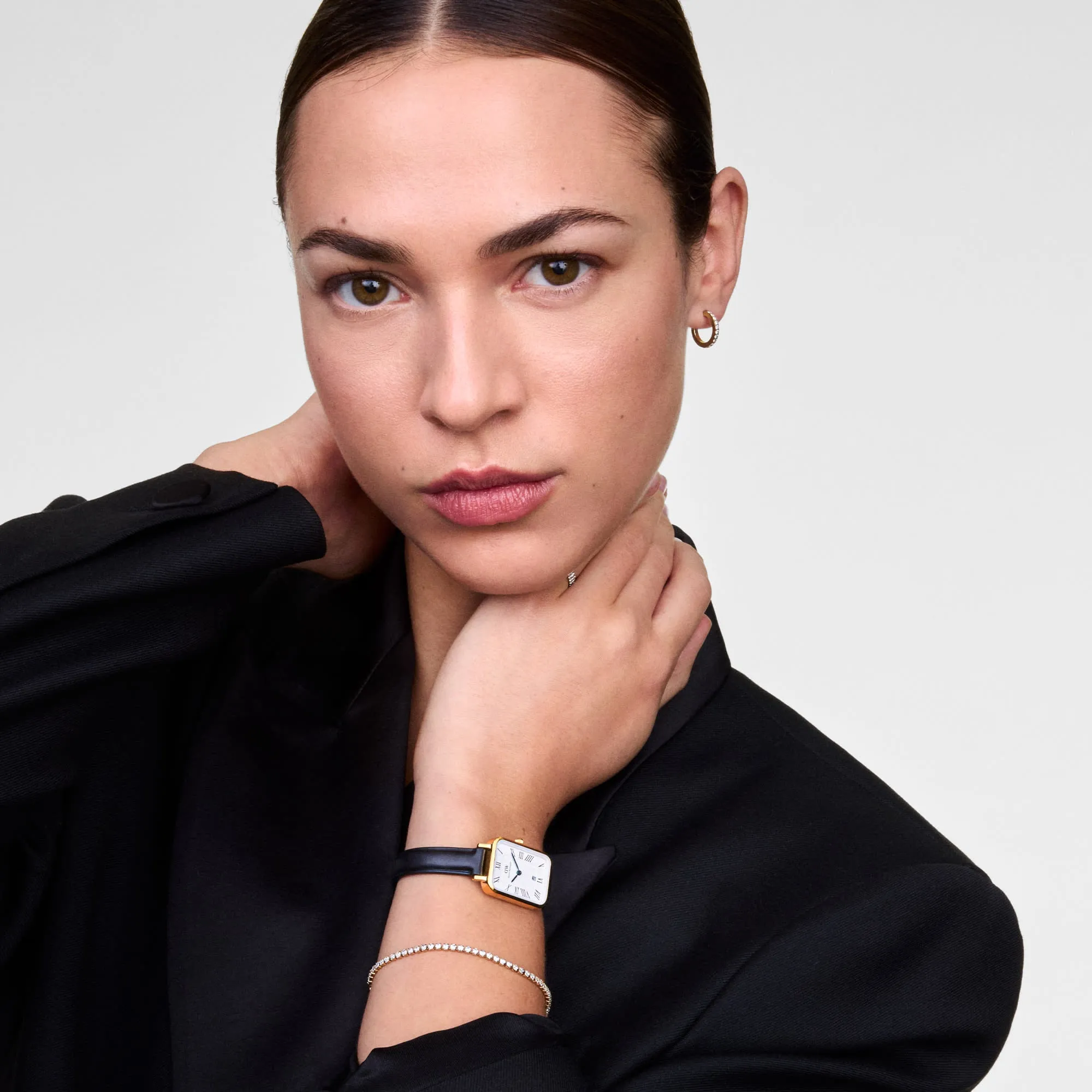 Quadro Roman Numerals Date Sheffield Gold sold by Daniel Wellington product image thumbnail 2