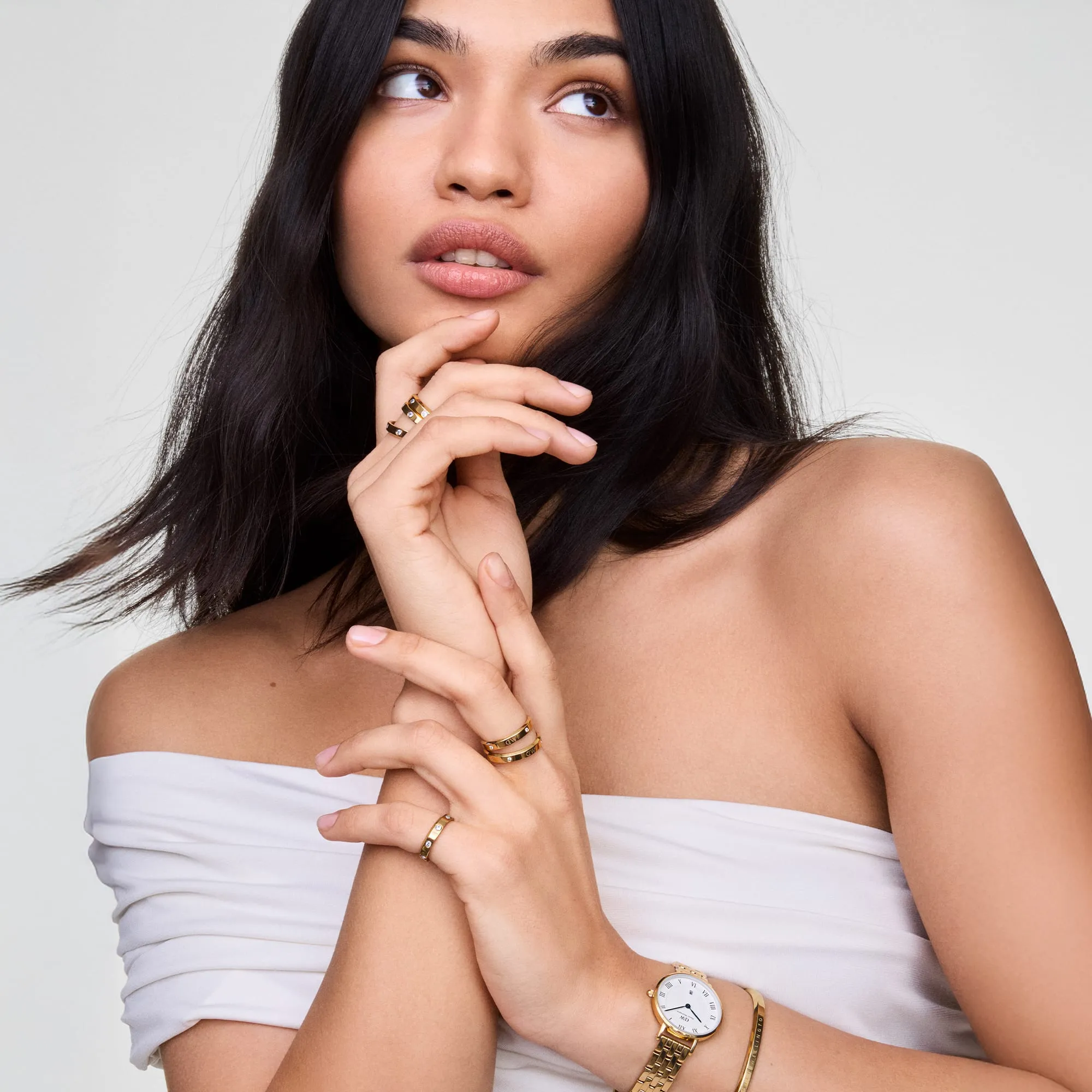 Petite Roman Numerals Date 5-link Gold sold by Daniel Wellington product image thumbnail 2