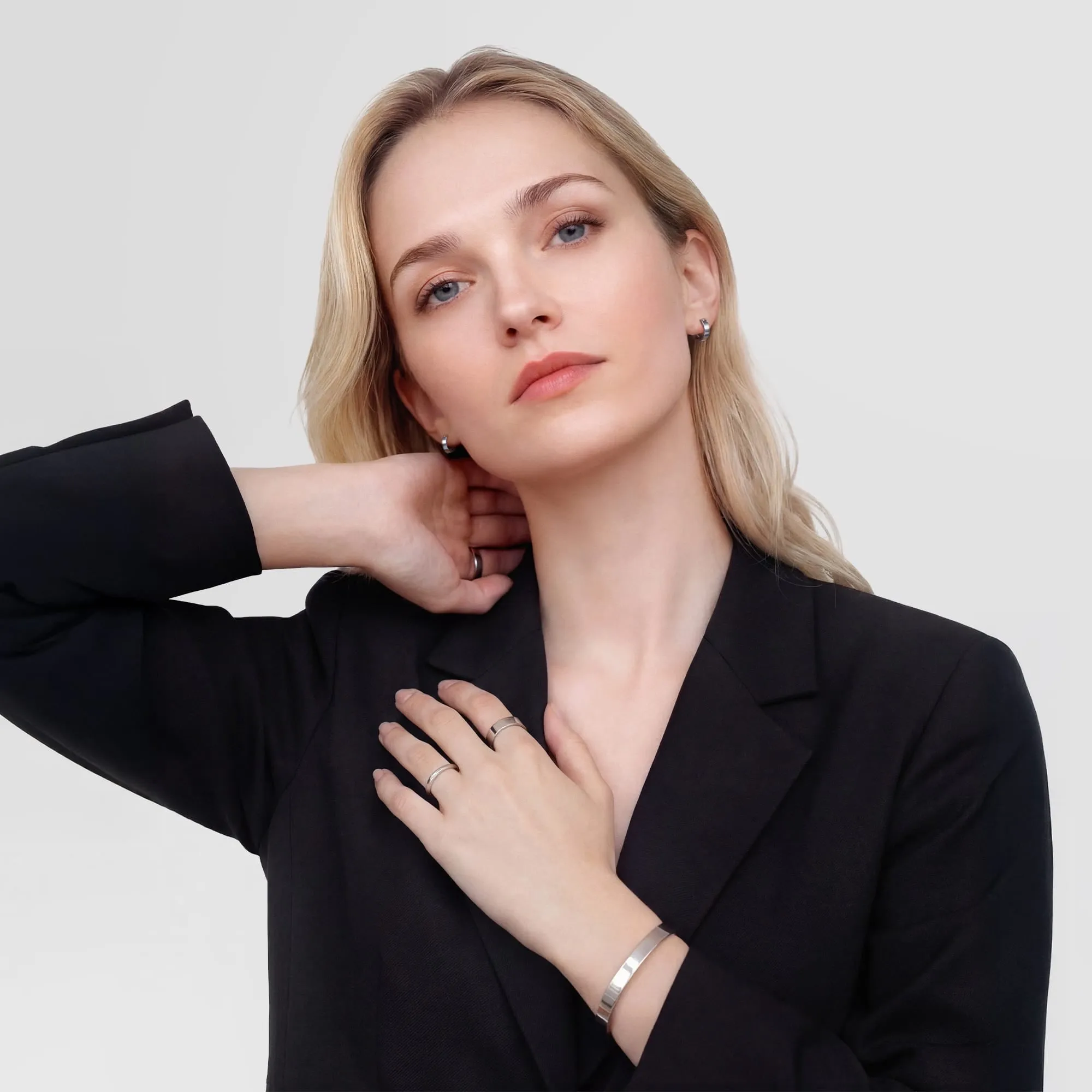 Line Cuff Polished Silver sold by Daniel Wellington product image thumbnail 2