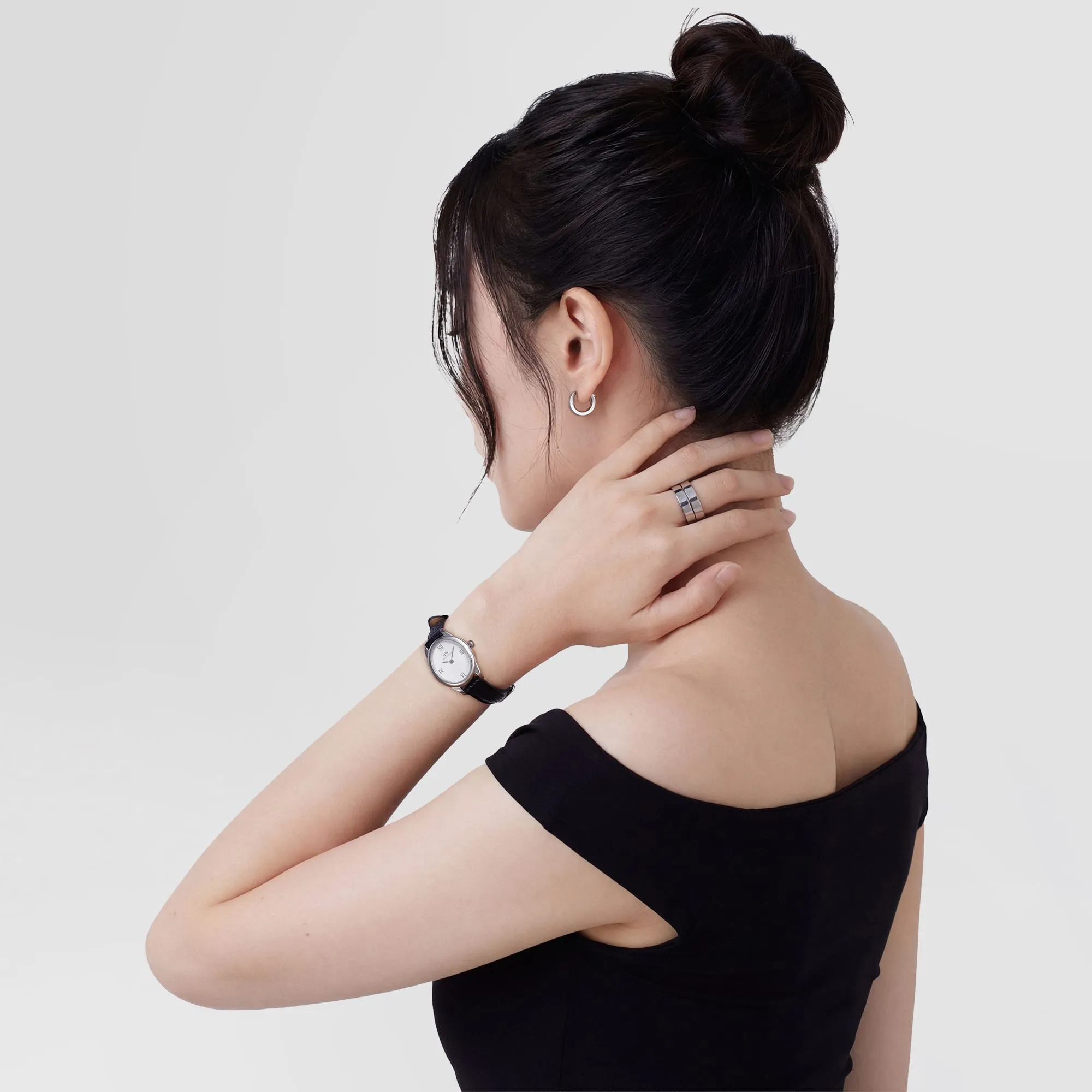 Line Earring Brushed Silver 3.5mm sold by Daniel Wellington product image thumbnail 2