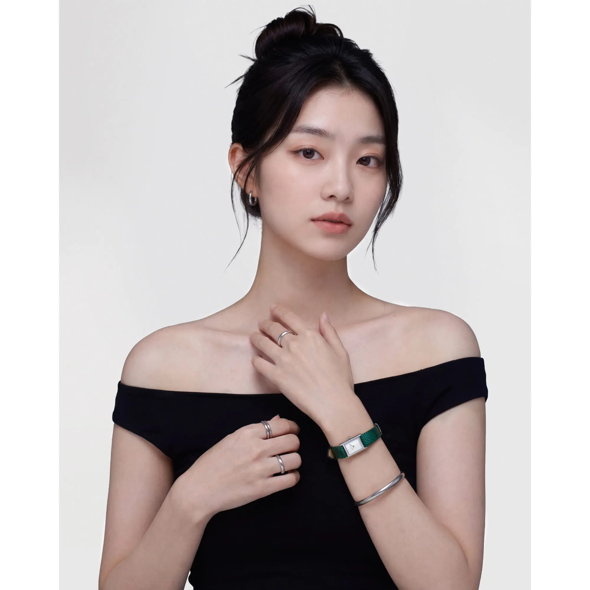 Arch Earring Silver 12mm sold by Daniel Wellington product image thumbnail 2