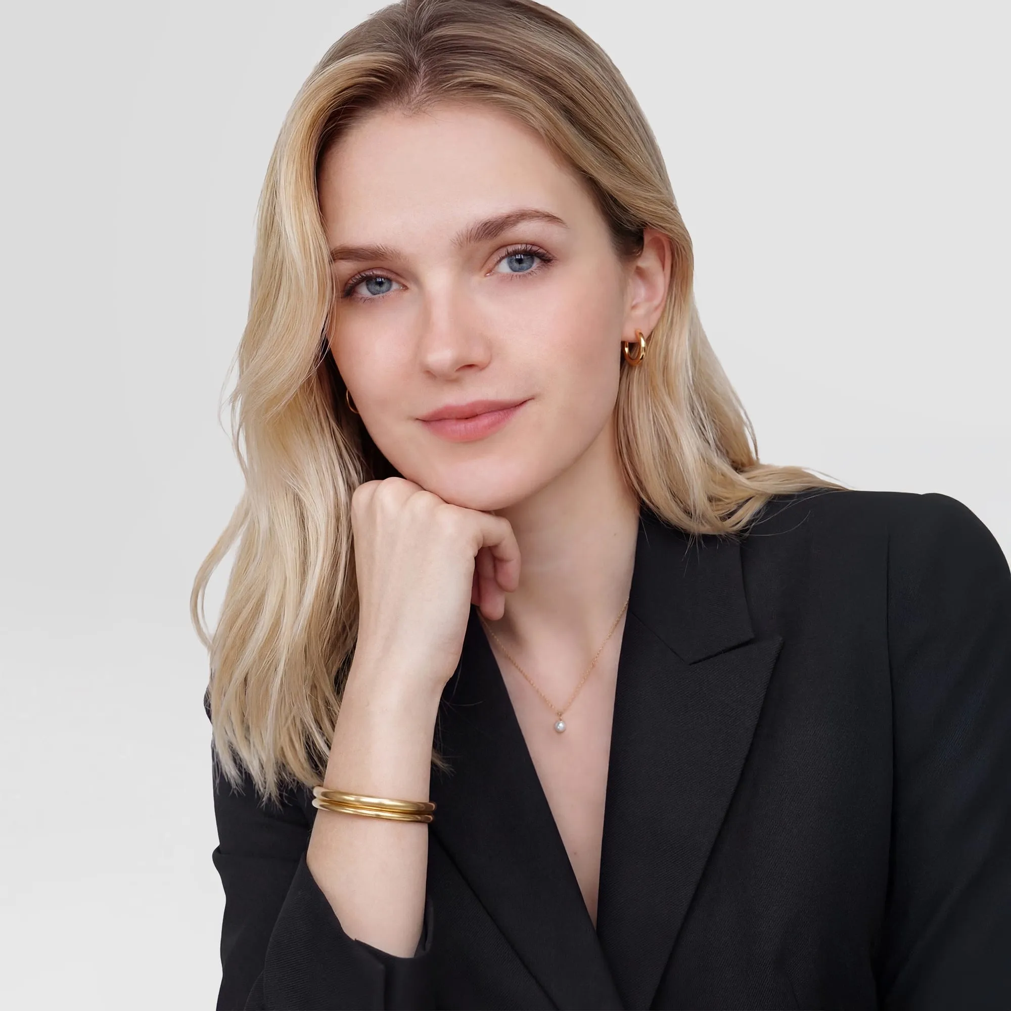 Arch Cuff Gold 6mm sold by Daniel Wellington product image thumbnail 2