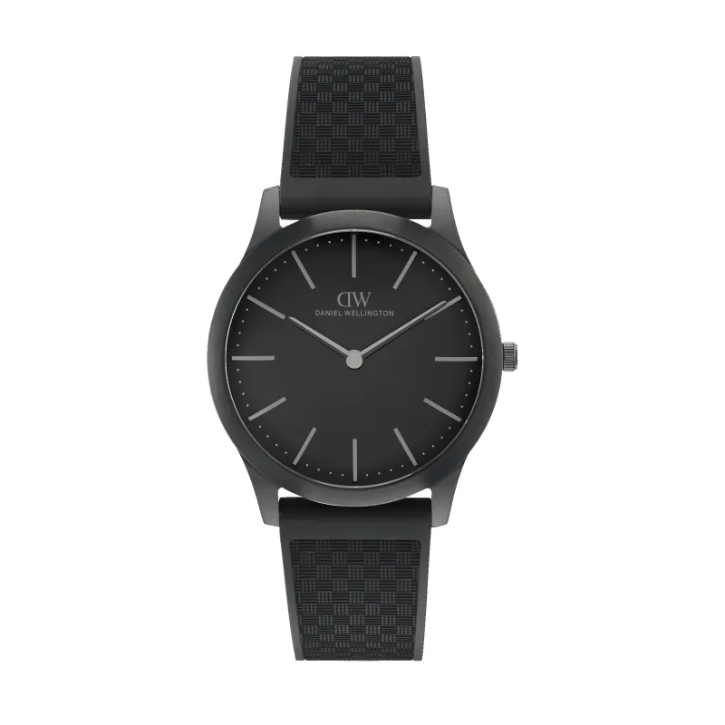 Pathfinder Black-Rubber Black made by Daniel Wellington