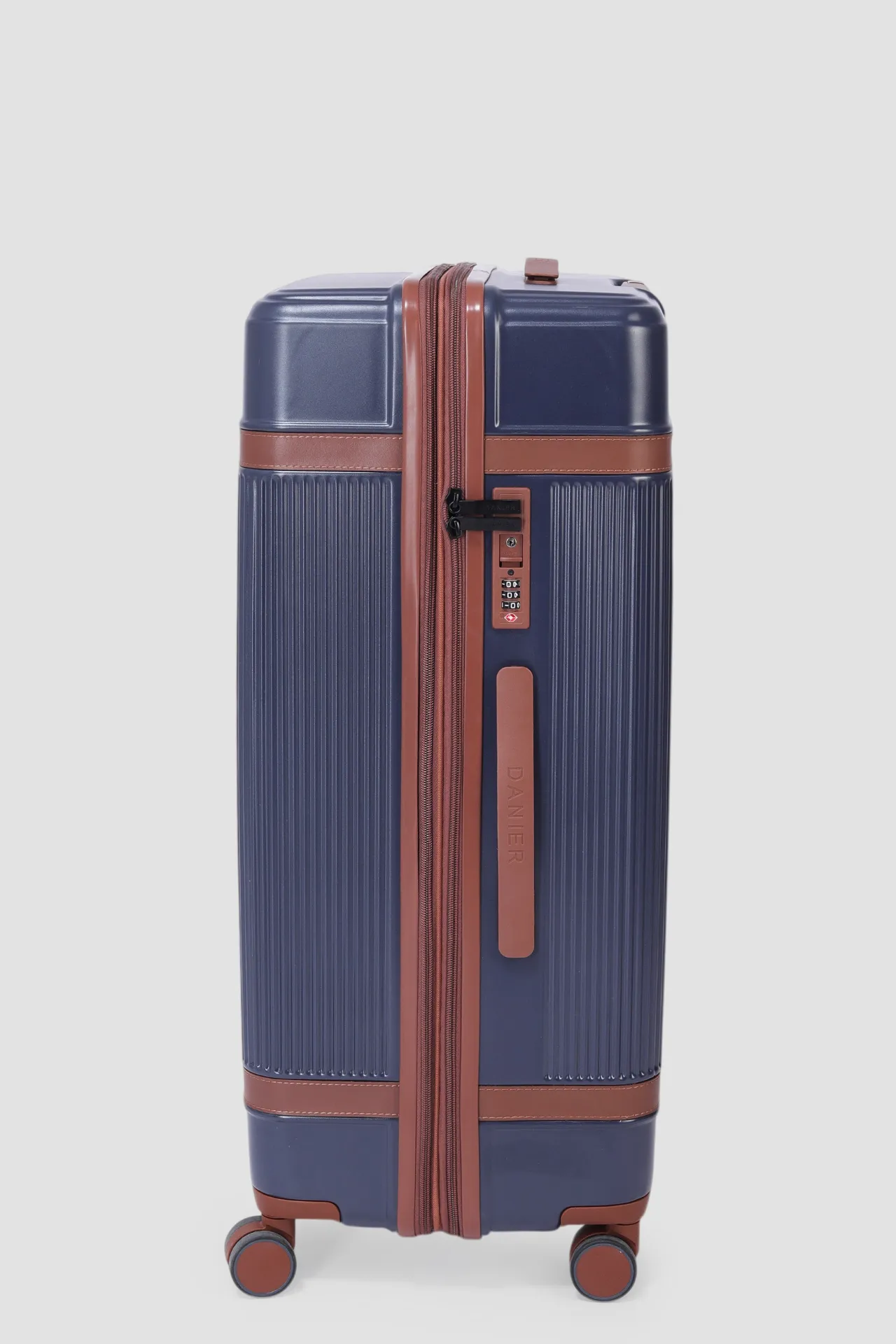 BOSTON 28" LARGE LUGGAGE CASE sold by Danier product image thumbnail 4