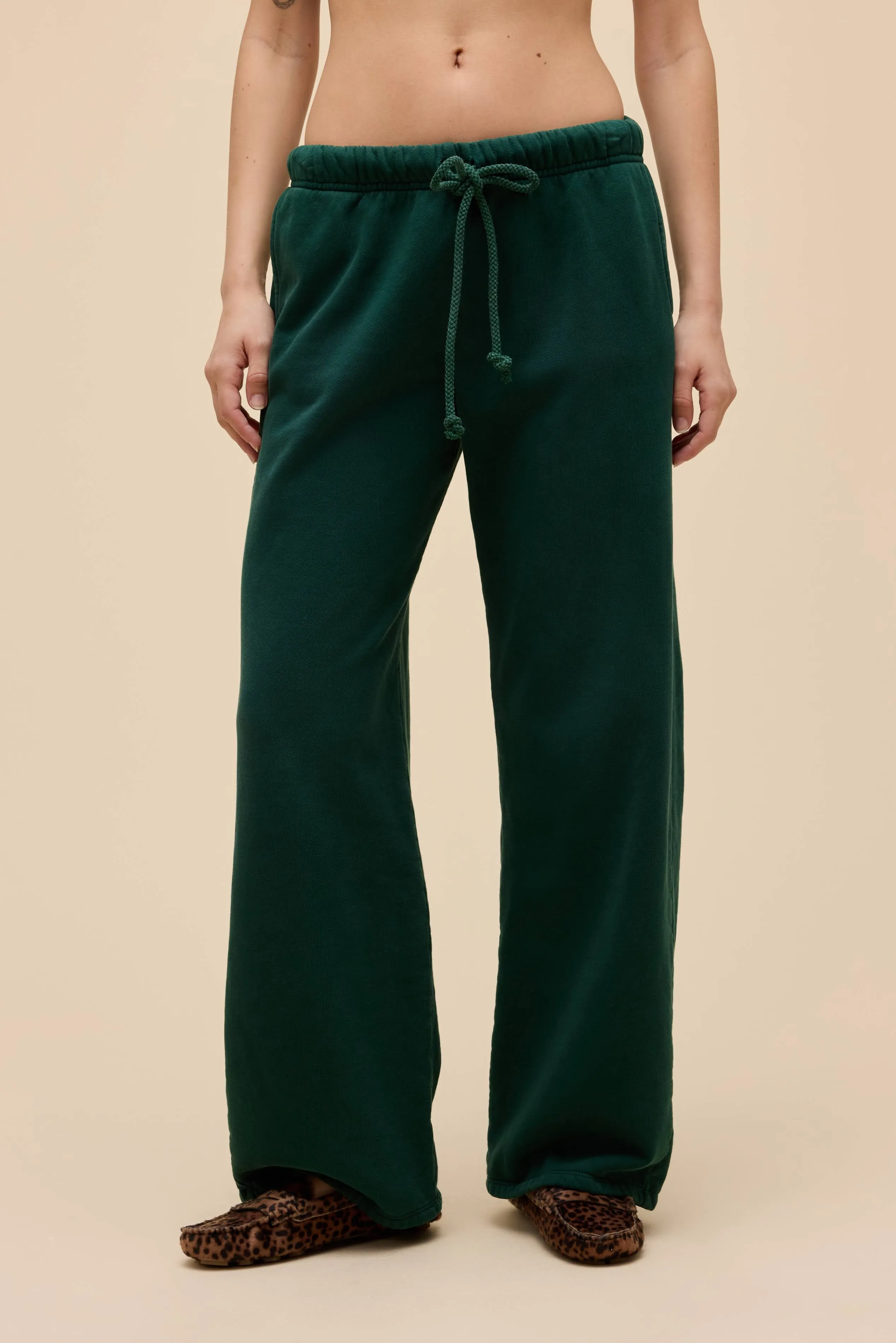 SOLID RELAXED SWEATPANT sold by Daydreamer