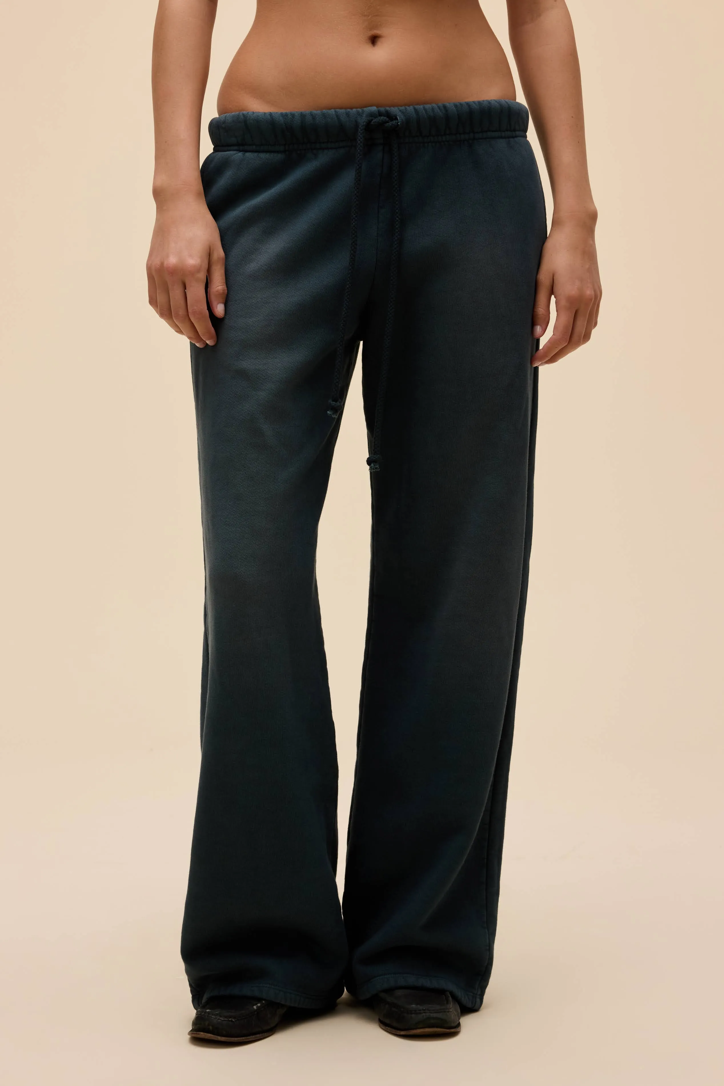 SOLID RELAXED SWEATPANT sold by Daydreamer