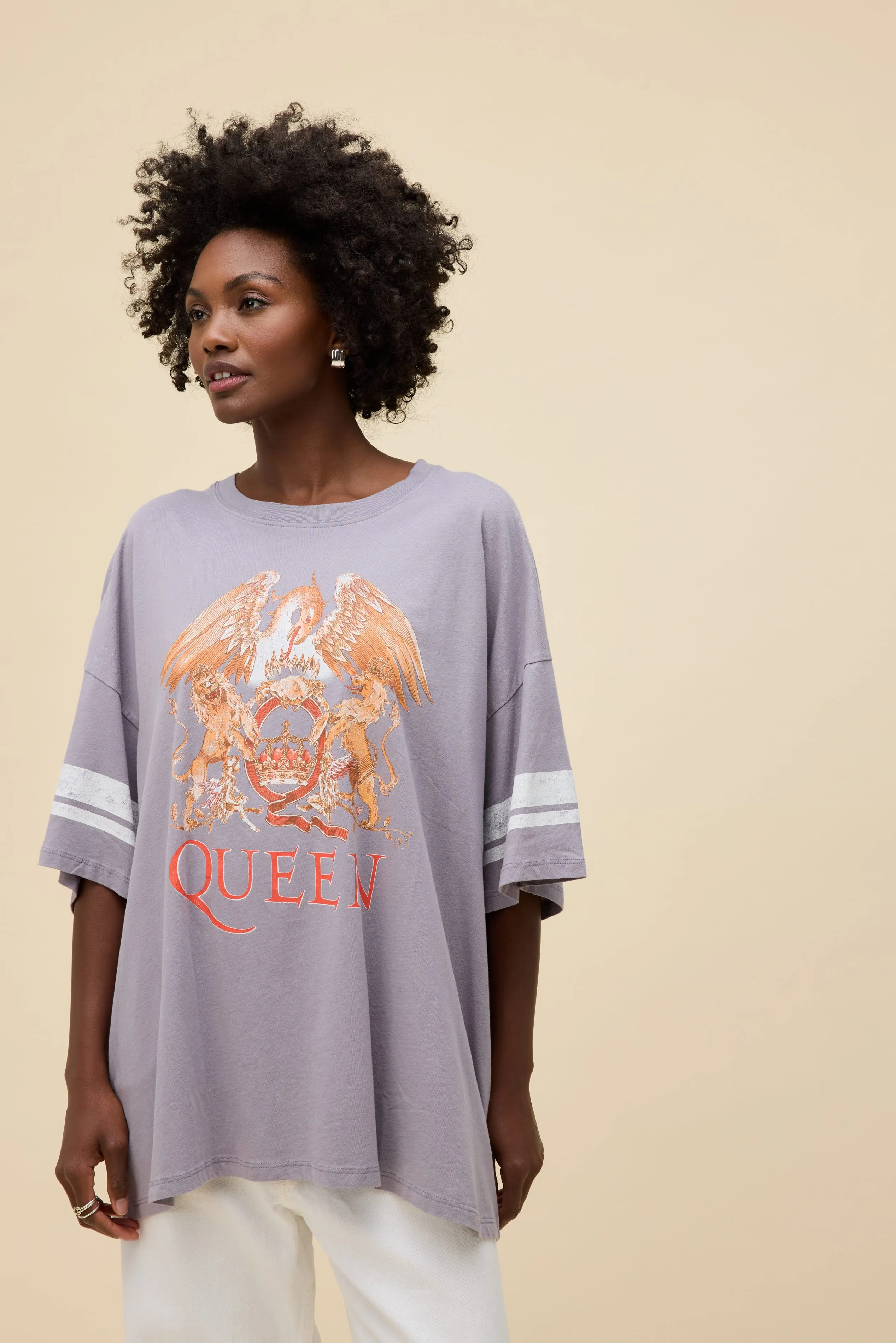QUEEN VARSITY CREST OS TEE sold by Daydreamer product image thumbnail 3