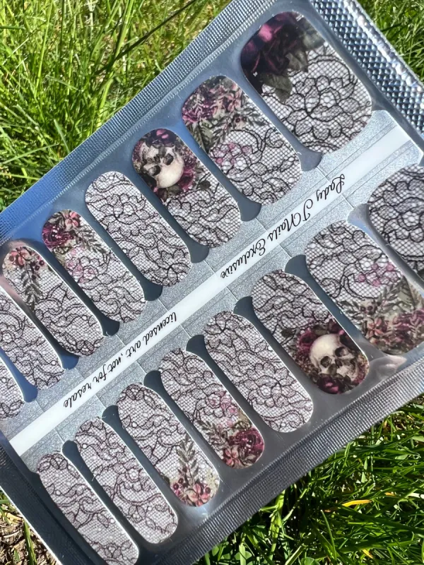 Peek a Boo Skull -  Designer Nail Polish Wraps sold by De's Nails