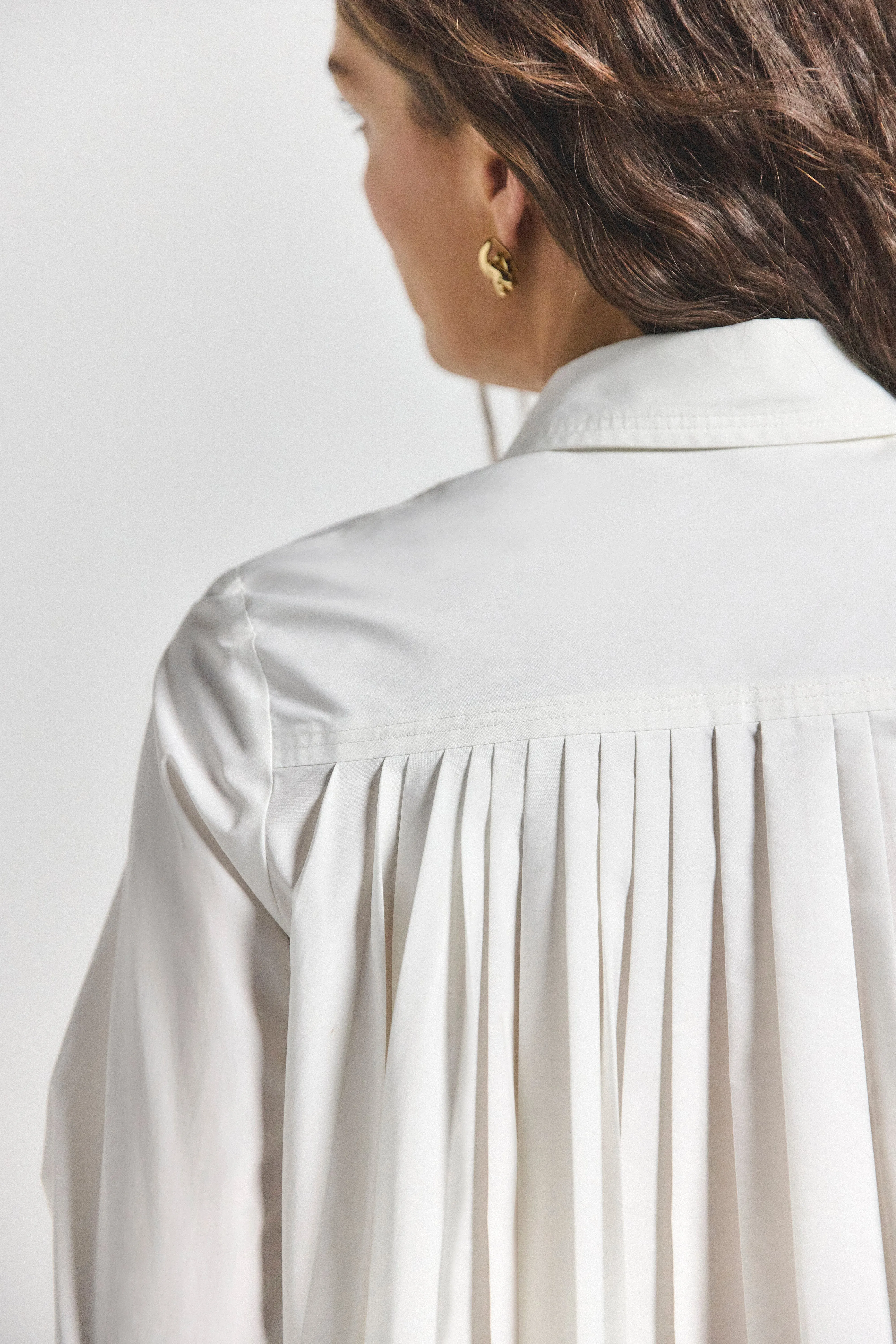 Aria Pleated Back Cropped Shirt - Soft White sold by Derek Lam product image thumbnail 3
