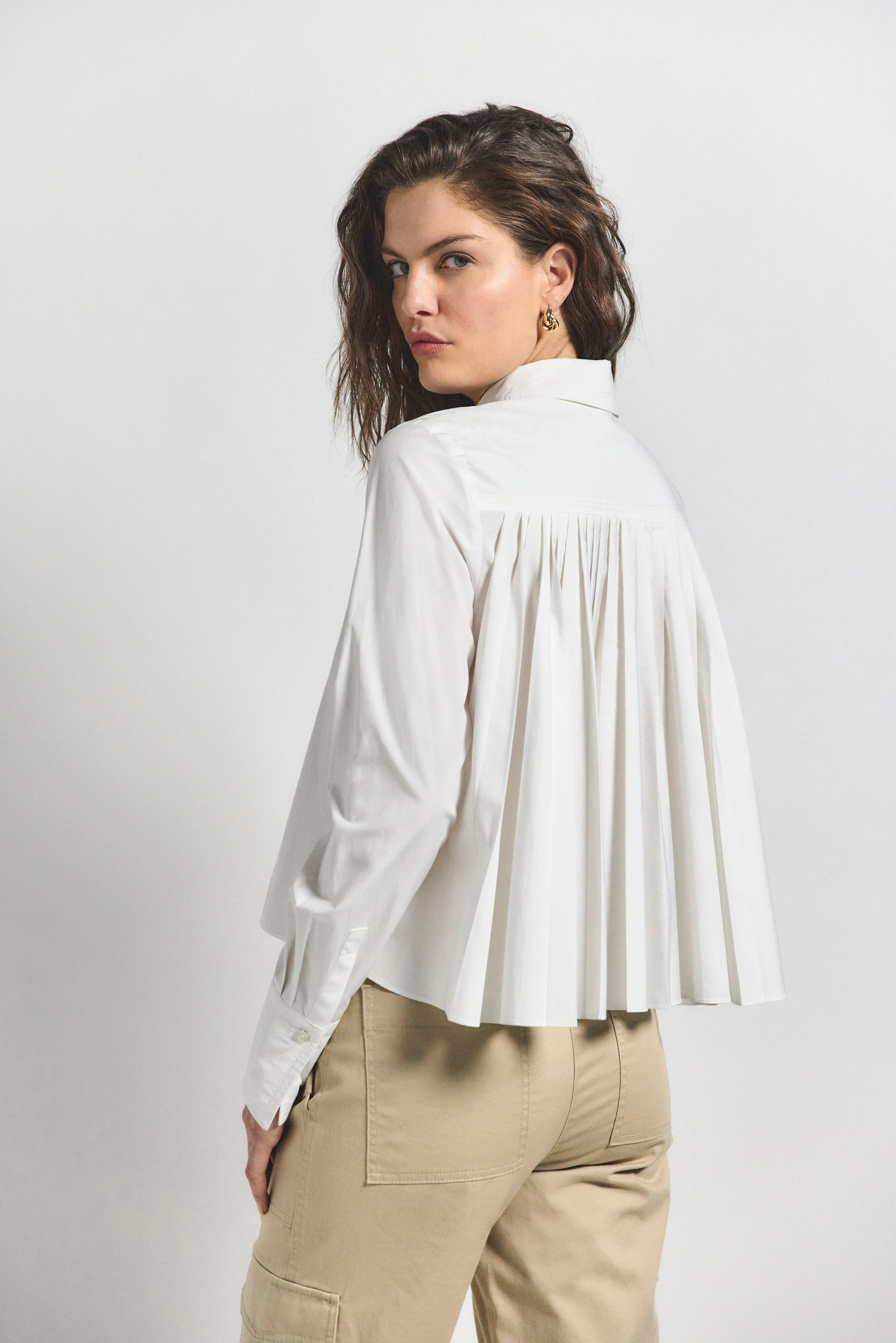 Aria Pleated Back Cropped Shirt - Soft White sold by Derek Lam product image thumbnail 4