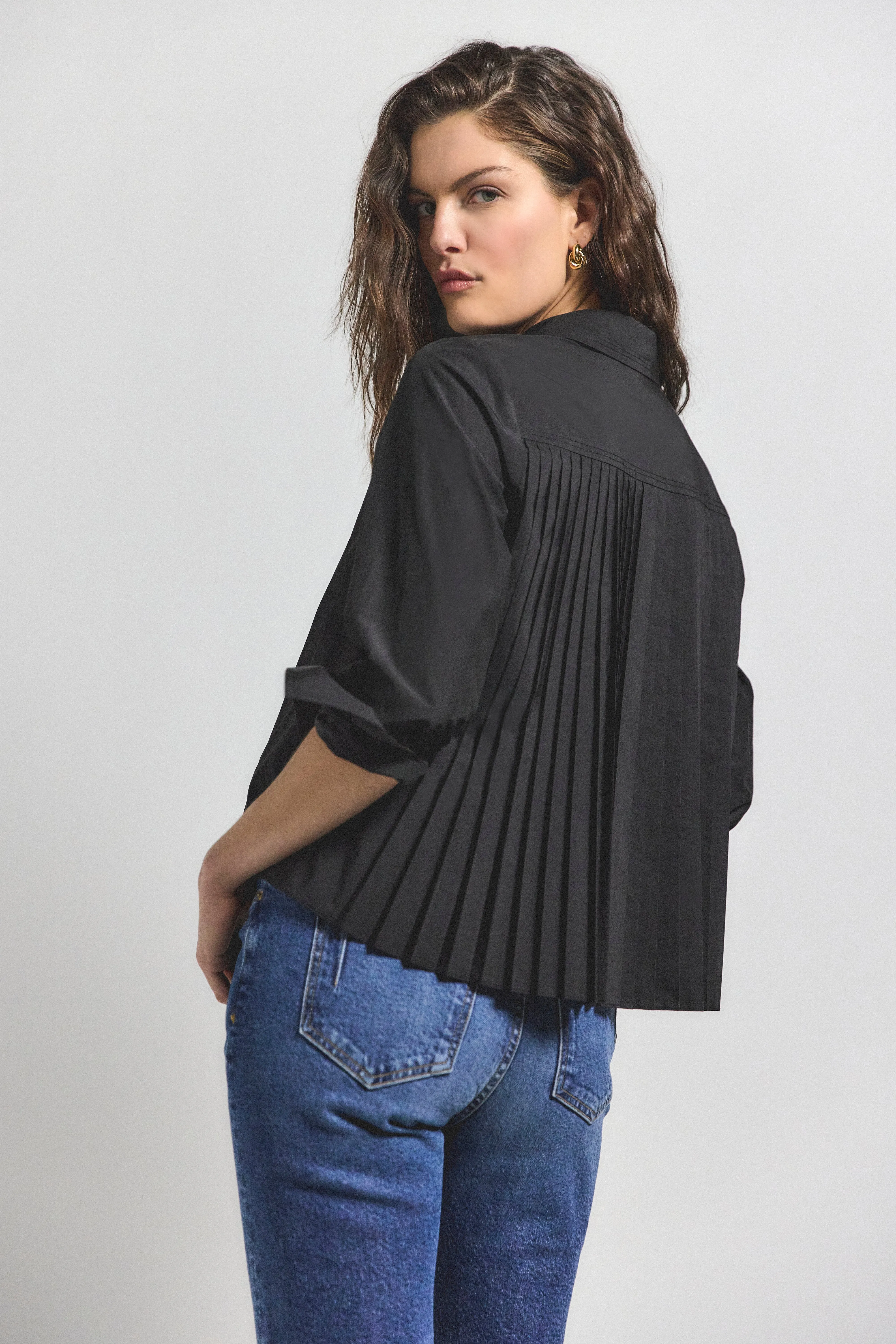 Aria Pleated Back Cropped Shirt - Black sold by Derek Lam product image thumbnail 4