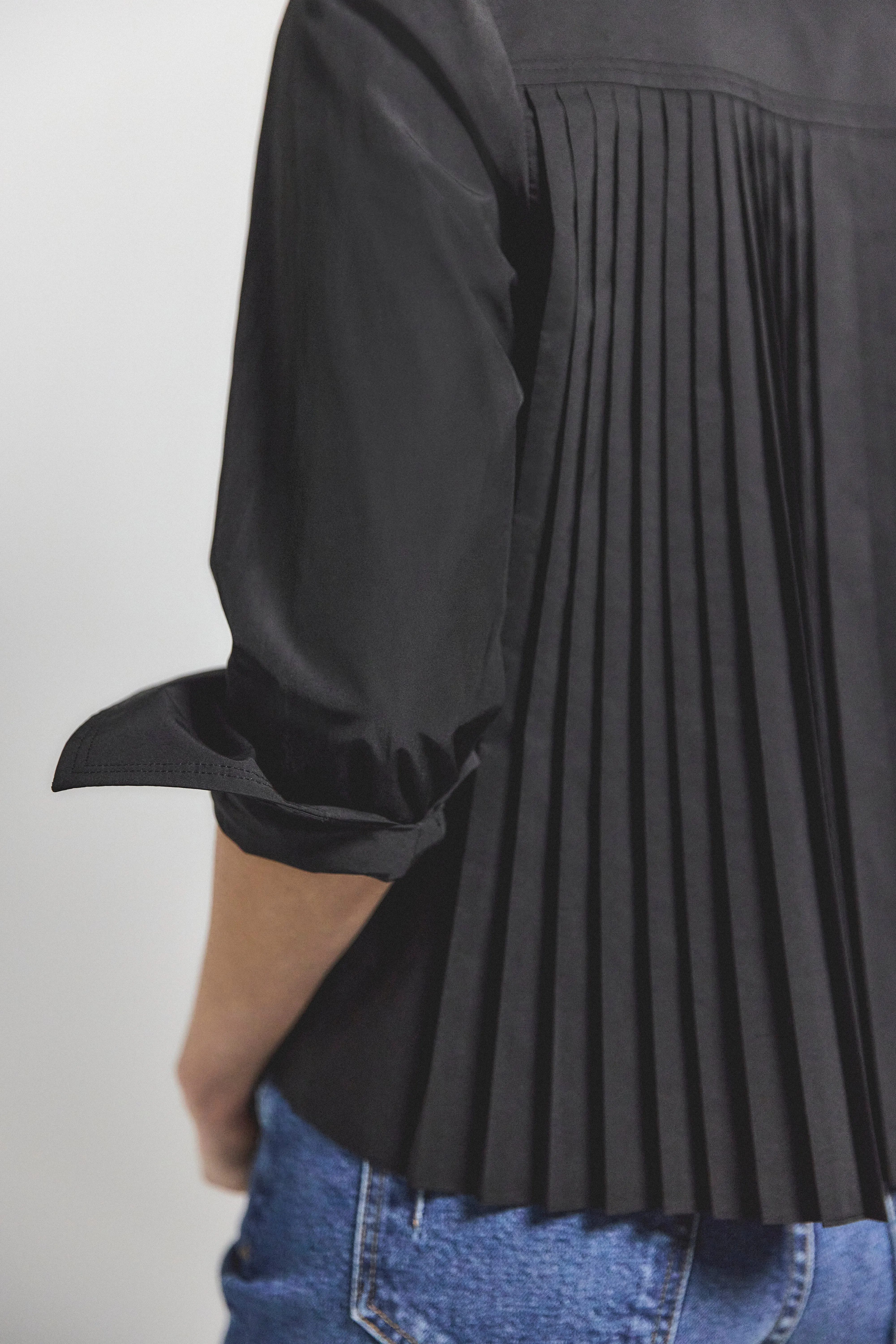 Aria Pleated Back Cropped Shirt - Black sold by Derek Lam product image thumbnail 2