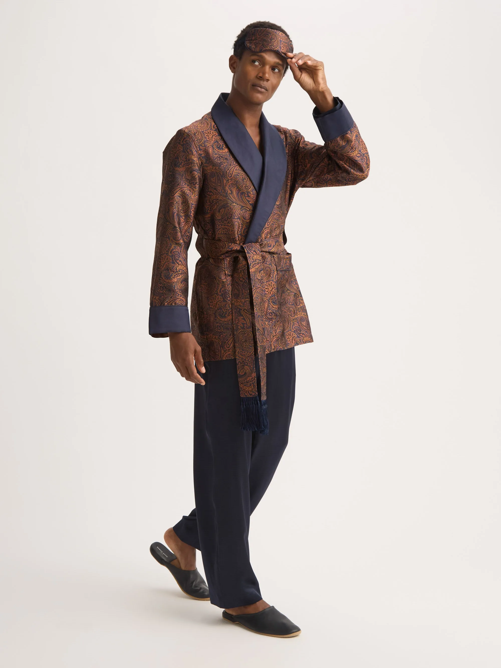 Silk Eye Mask Jacquard Navy Blue & Antique Gold Paisley Weave sold by Derek Rose product image thumbnail 5