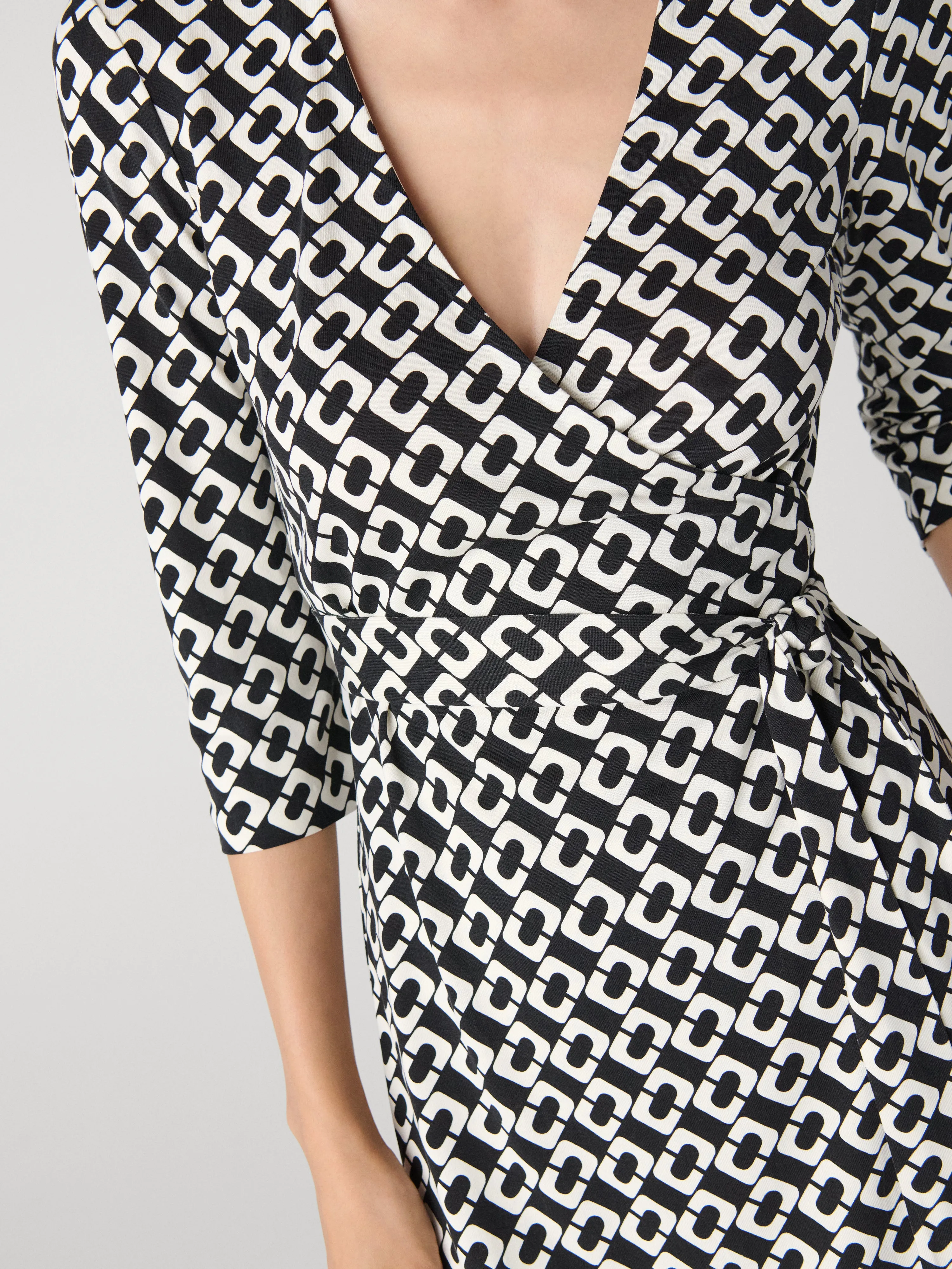 Julian Wrap Dress sold by Diane Von Furstenberg product image thumbnail 2