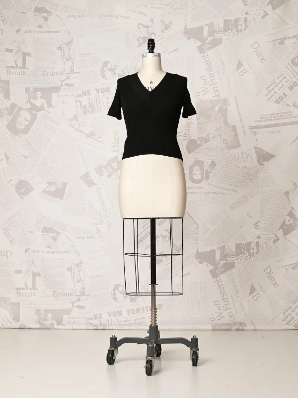 V-neck Black Knit Top - DVF Vintage made by Diane Von Furstenberg