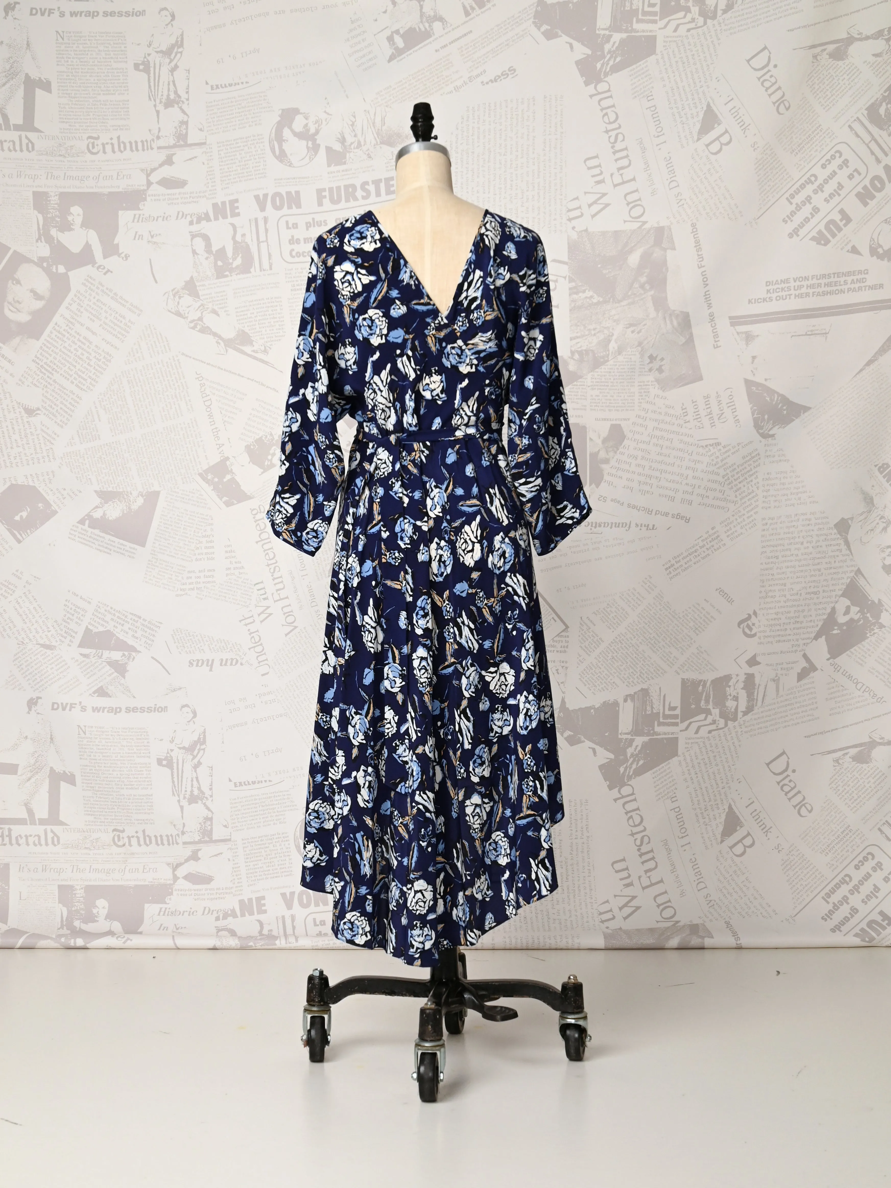 Eloise Dress - DVF Vintage sold by Diane Von Furstenberg product image thumbnail 2