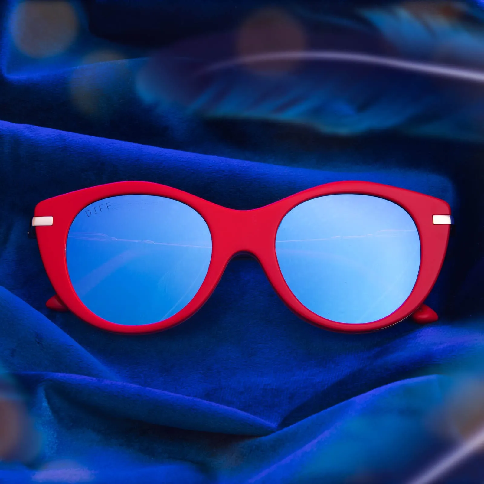 LUNA LOVEGOOD™ - LUNA PINK + PURPLE MIRROR SUNGLASSES sold by Diff Eyewear product image thumbnail 5