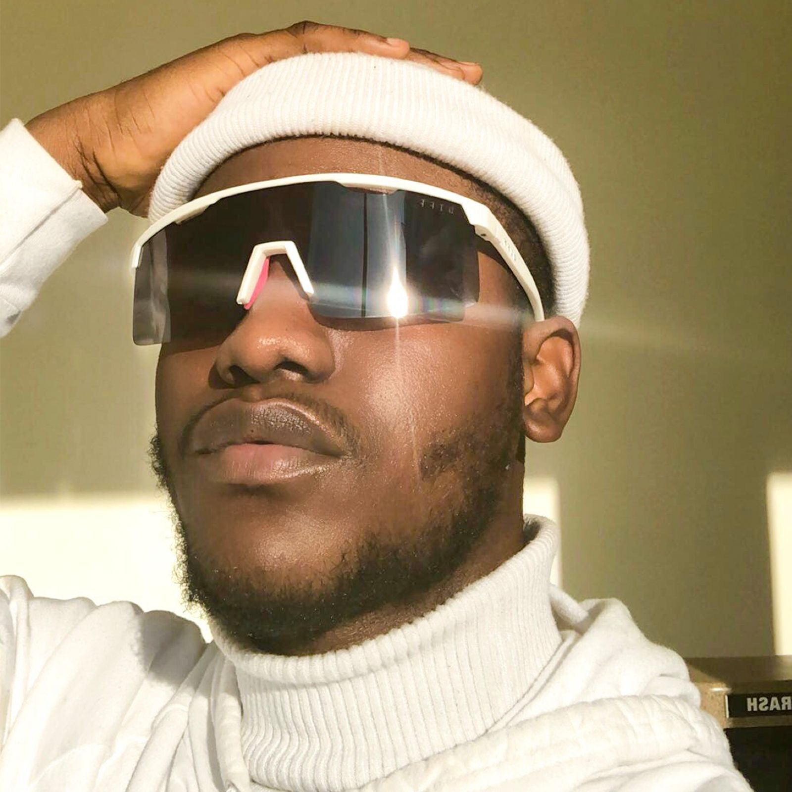 LUKA - WHITE + GREY GRADIENT + POLARIZED SUNGLASSES sold by Diff Eyewear product image thumbnail 6