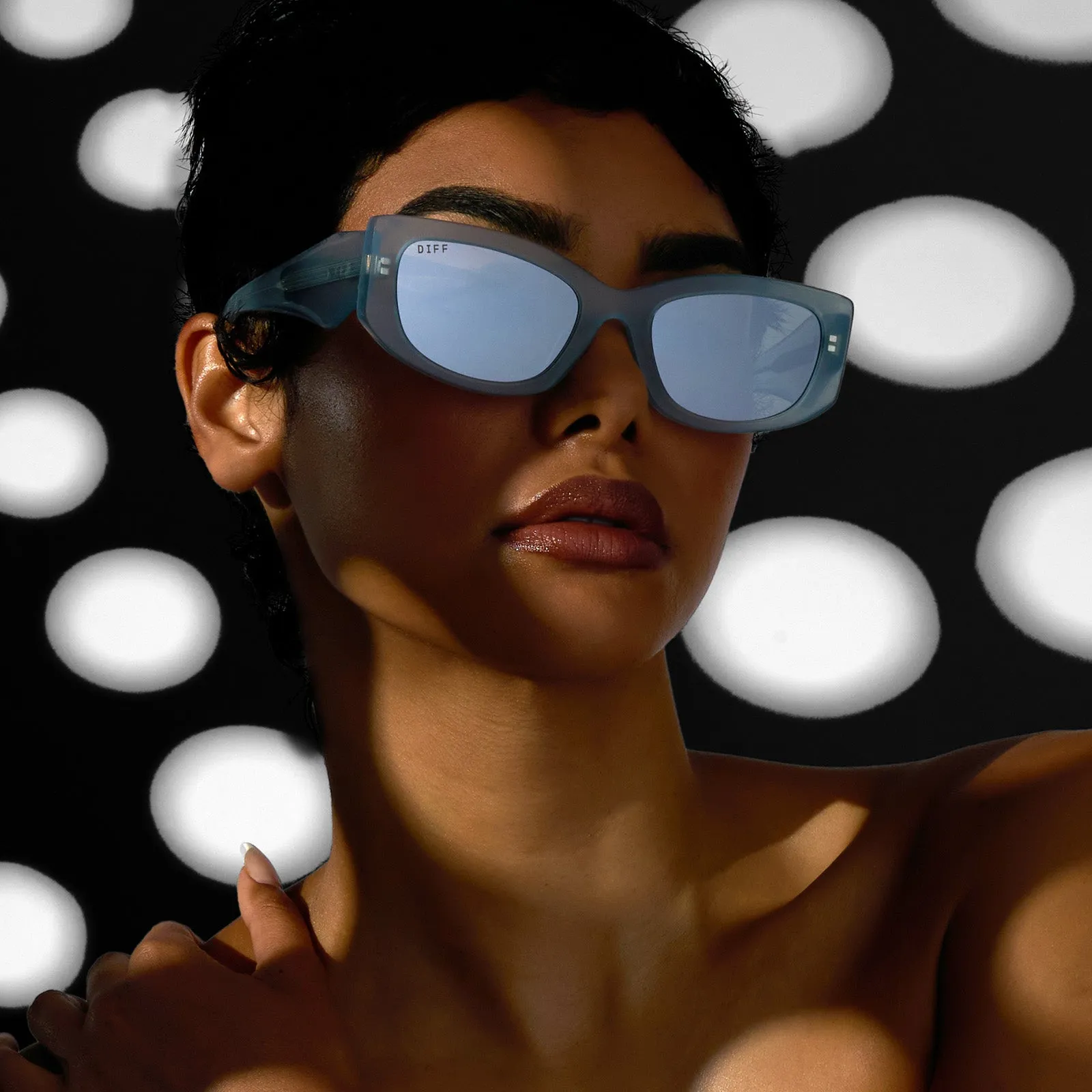 ASTRID DEETZ™ - SILVER + DUSTY SILVER SUNGLASSES | Parallel display picture 3