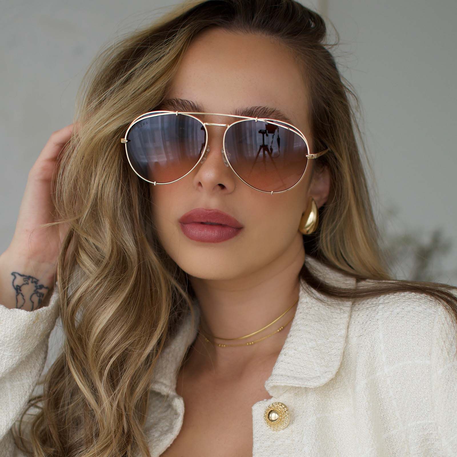 KOKO - GOLD + TAUPE ROSE GRADIENT FLASH SUNGLASSES sold by Diff Eyewear product image thumbnail 5