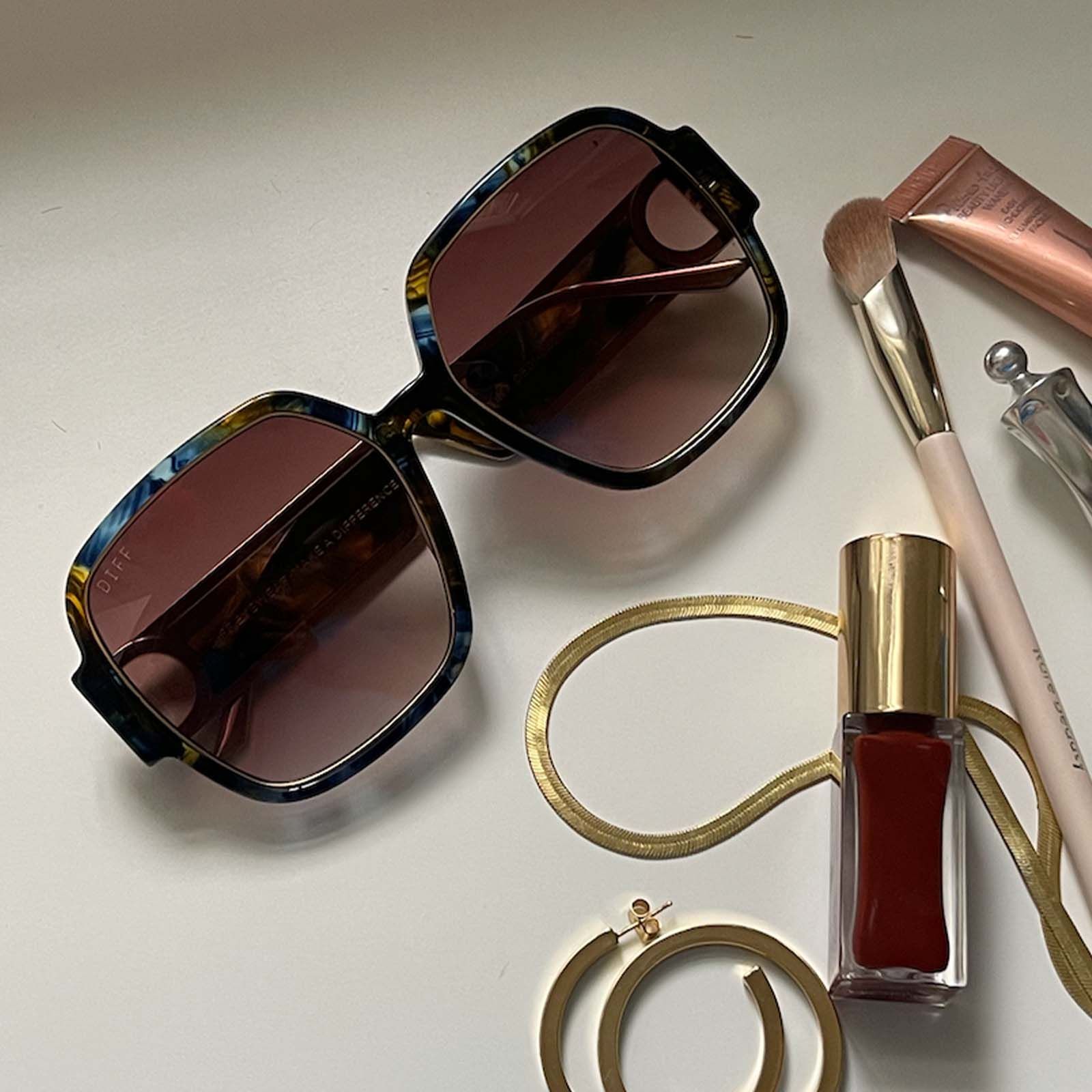 TINA - GLACIAL TORTOISE + BROWN GRADIENT SUNGLASSES sold by Diff Eyewear product image thumbnail 5