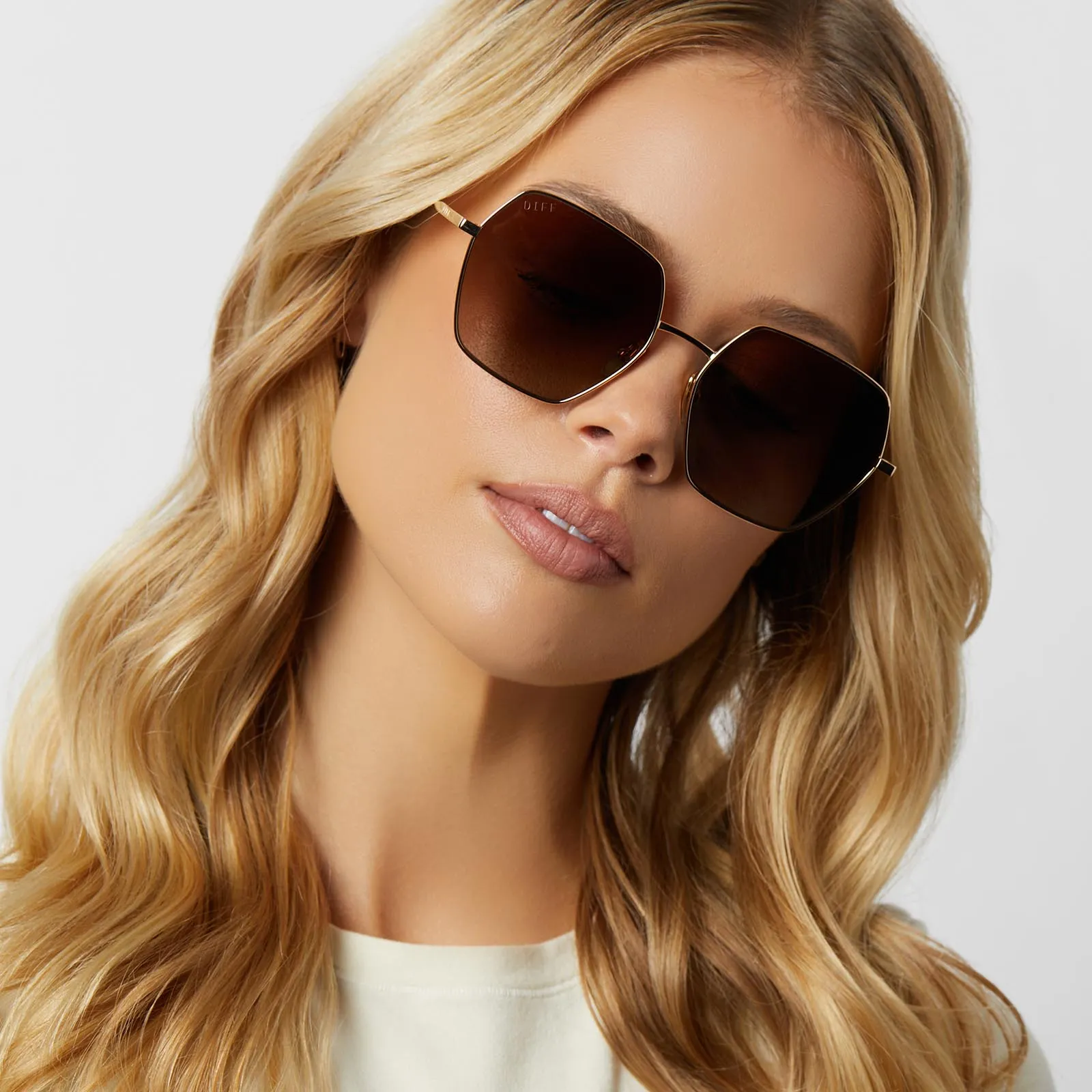 HARLOWE - GOLD + BROWN GRADIENT + POLARIZED SUNGLASSES sold by Diff Eyewear product image thumbnail 5