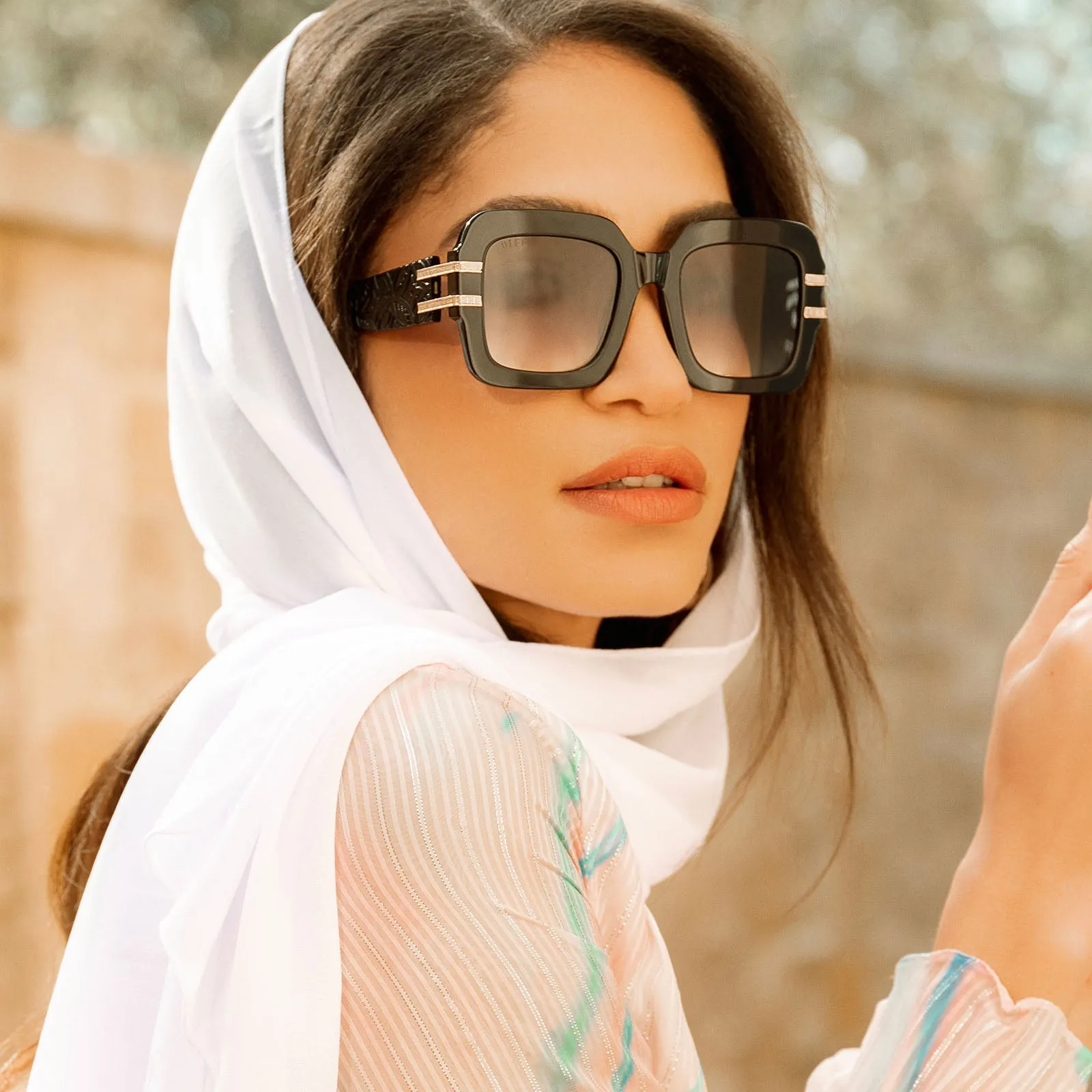 TANYA MCQUOID - LUXE BLACK + RICH GREY GRADIENT SUNGLASSES sold by Diff Eyewear product image thumbnail 4