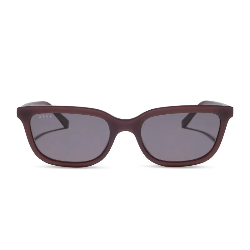 HANNAH - COCOCA POWDER + GREY + SUNGLASSES made by Diff Eyewear